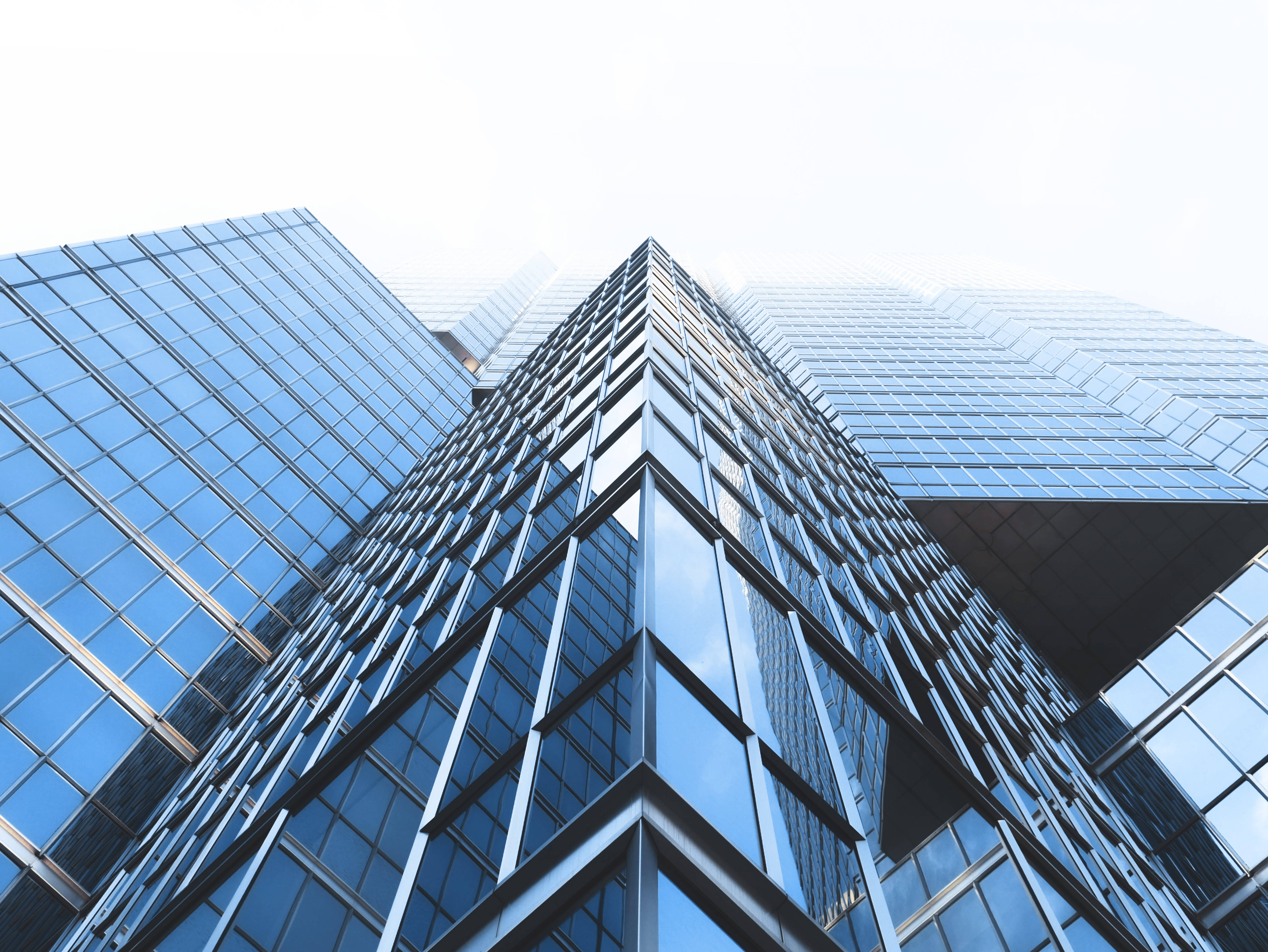 sharp edged skyscraper, modern glass skyscrapers, blue sky, 4K Desktop Wallpaper