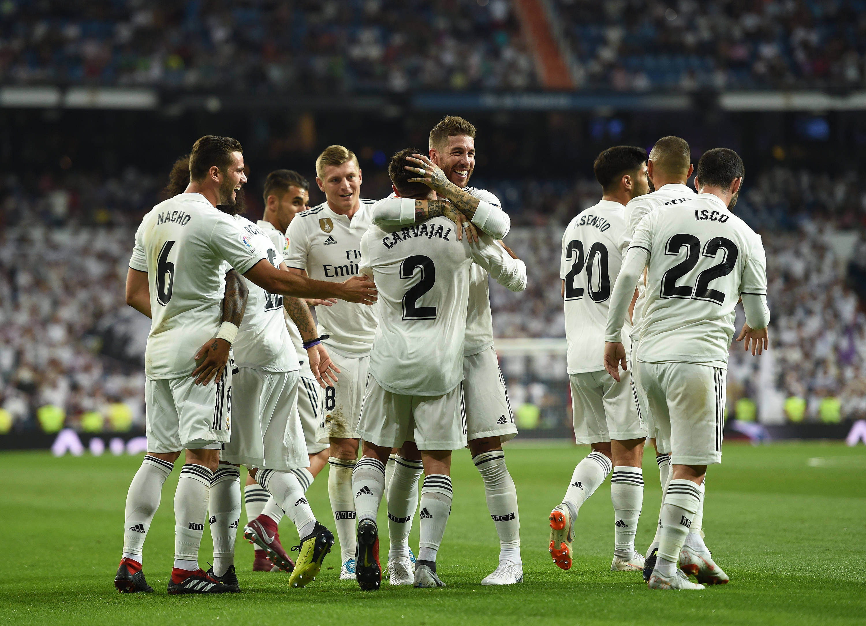 Real Madrid, white kits, vibrant green pitch, 2K Desktop Wallpaper