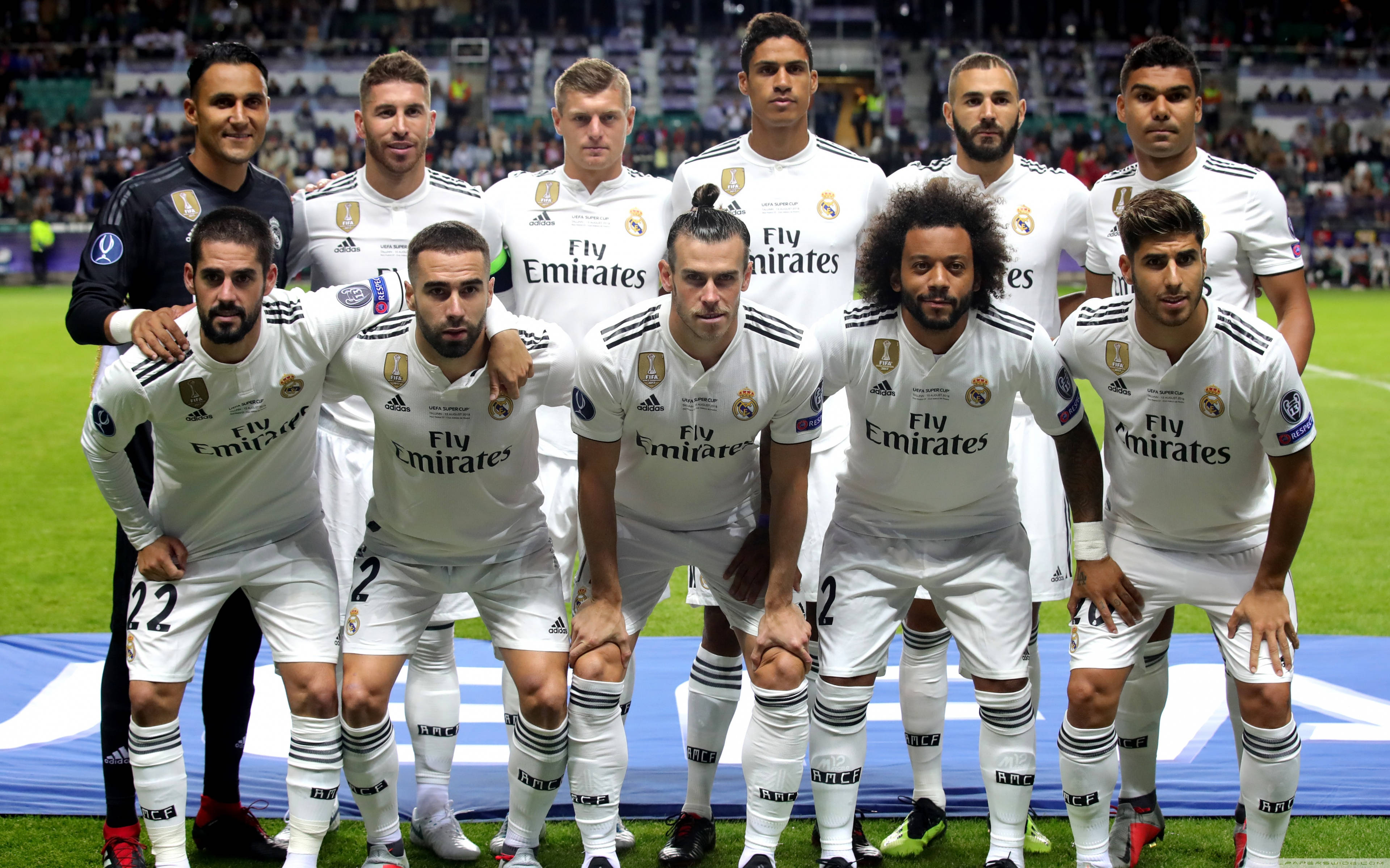 Real Madrid, white kits, vibrant green pitch, 4K Desktop Wallpaper