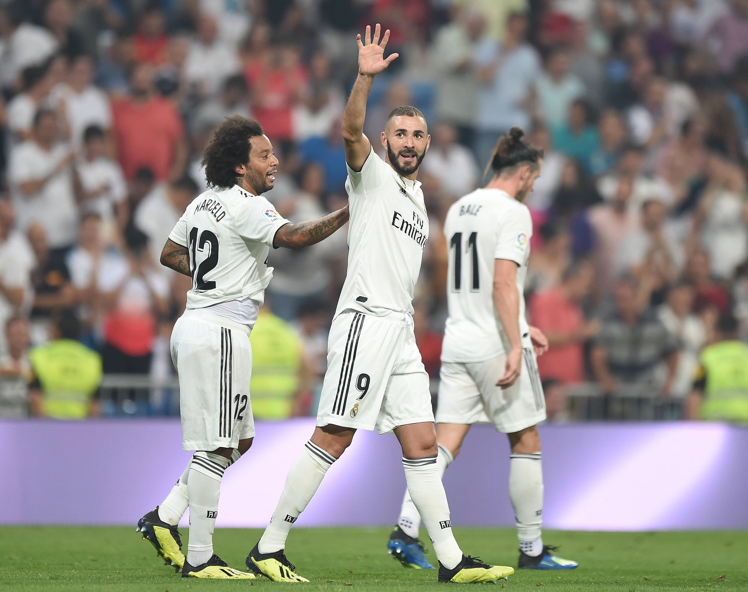 Real Madrid, soccer players, vibrant green pitch, 2K Desktop Wallpaper