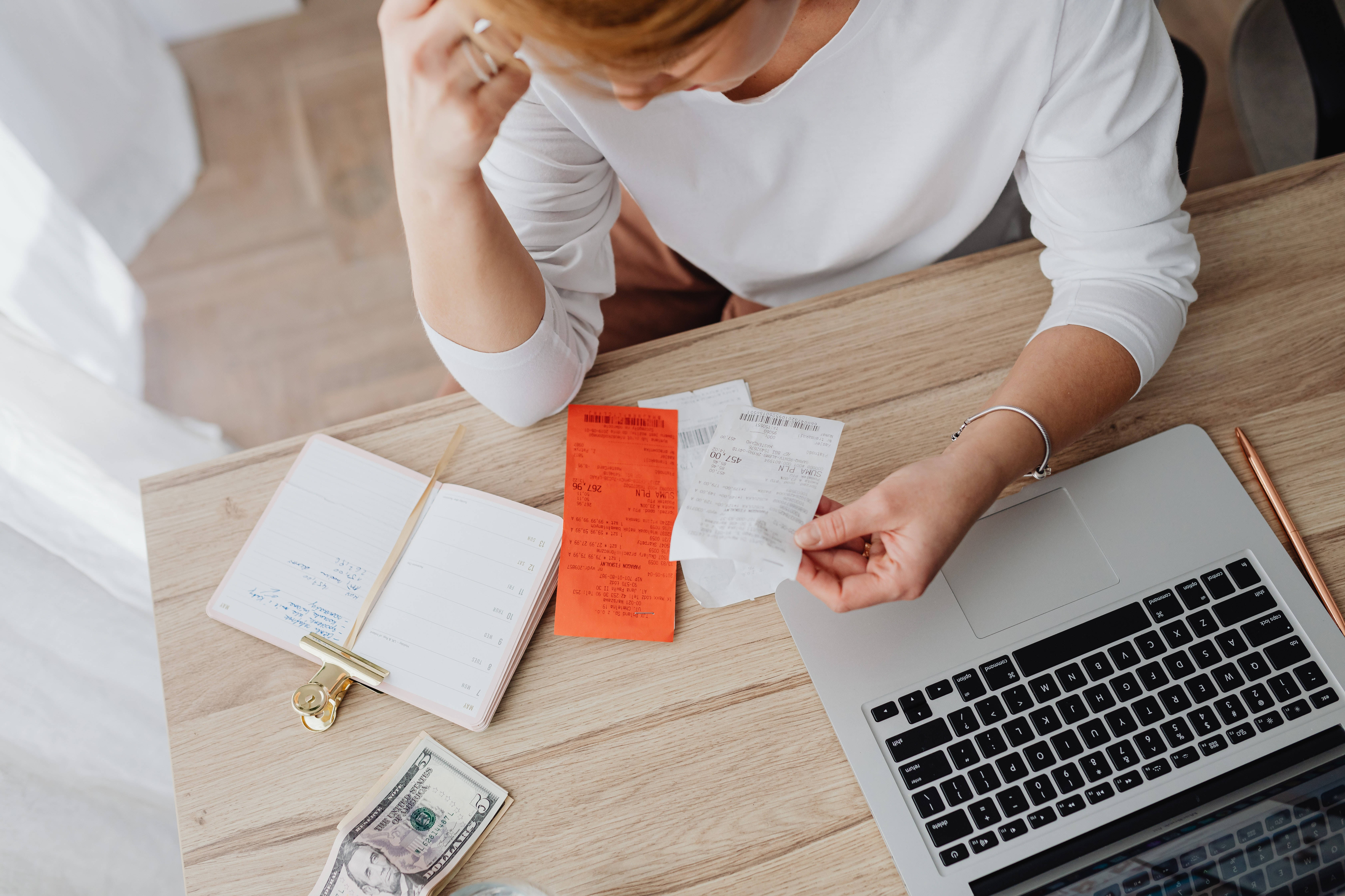 receipt bill, wooden desk, laptop, 5K Desktop Wallpaper
