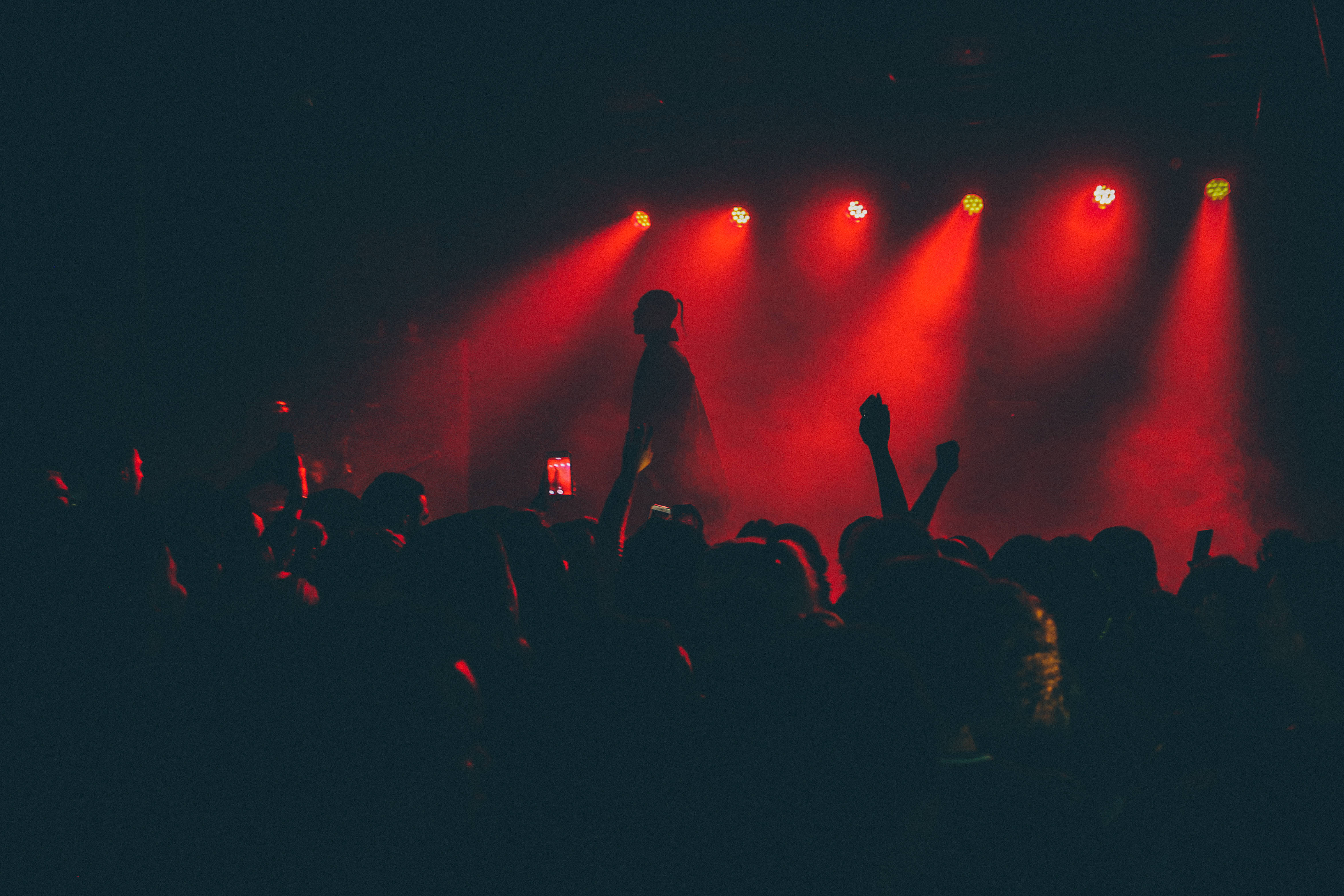 Red And Black, silhouetted performer, red spotlights, 4K Desktop Wallpaper
