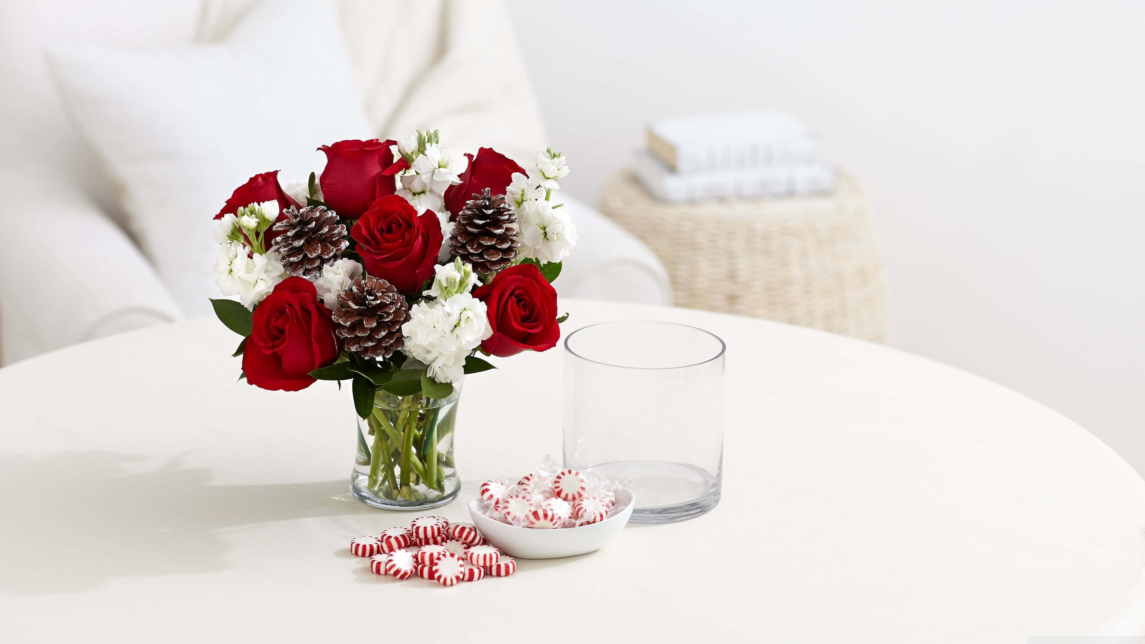 Red And White Roses, glass vase, white table, 4K Desktop Wallpaper