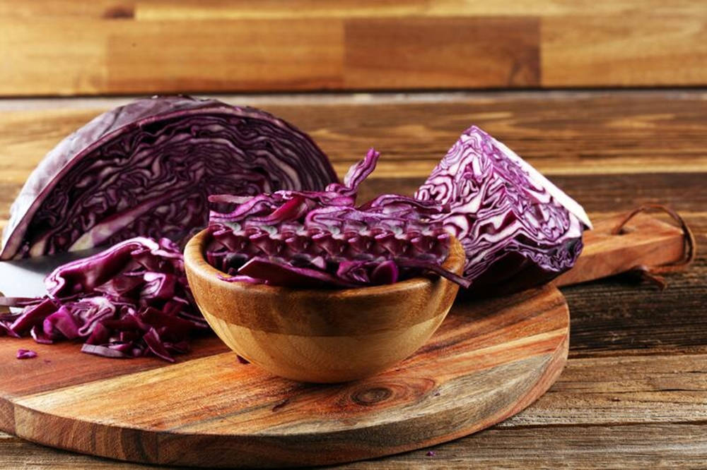 Fresh Red Cabbage Vegetable Strips, vibrant purple cabbage slices, wooden bowl, SD Desktop Wallpaper