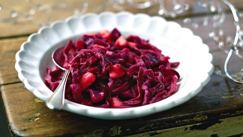 Christmas Red Cabbage Dish, shredded cabbage, vibrant purple-red, SD Desktop Wallpaper