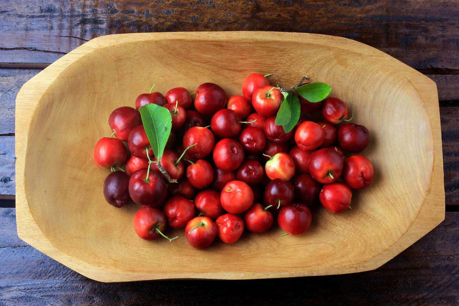 Red Cherries, wooden bowl, glossy red cherries, HD Desktop Wallpaper