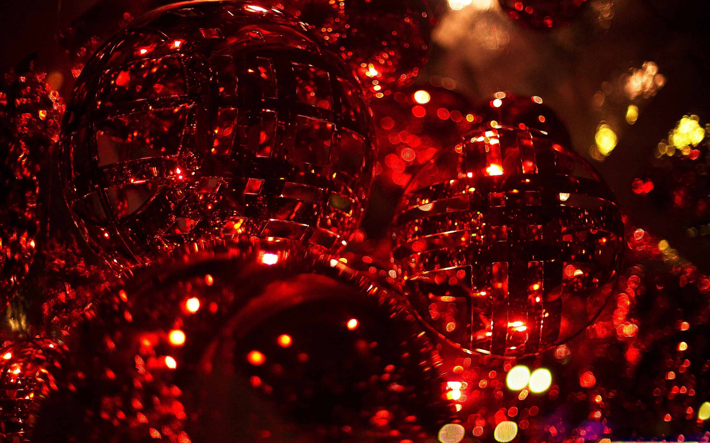 Red Crystal Christmas Lights, glistening red disco balls, warm lights, 2K Desktop Wallpaper