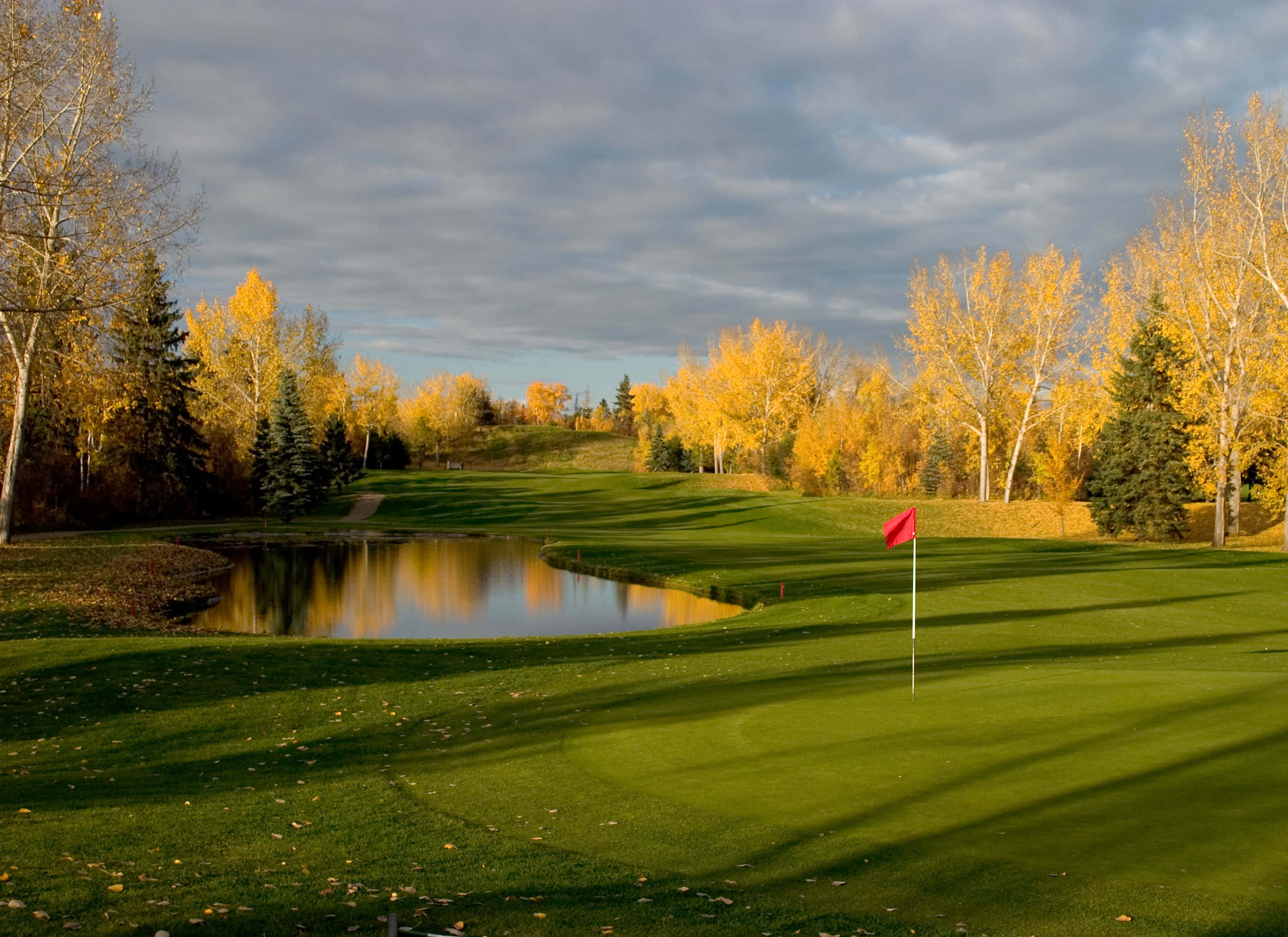 Red Deer, Canada, autumn golf course, red flag, 2K Desktop Wallpaper