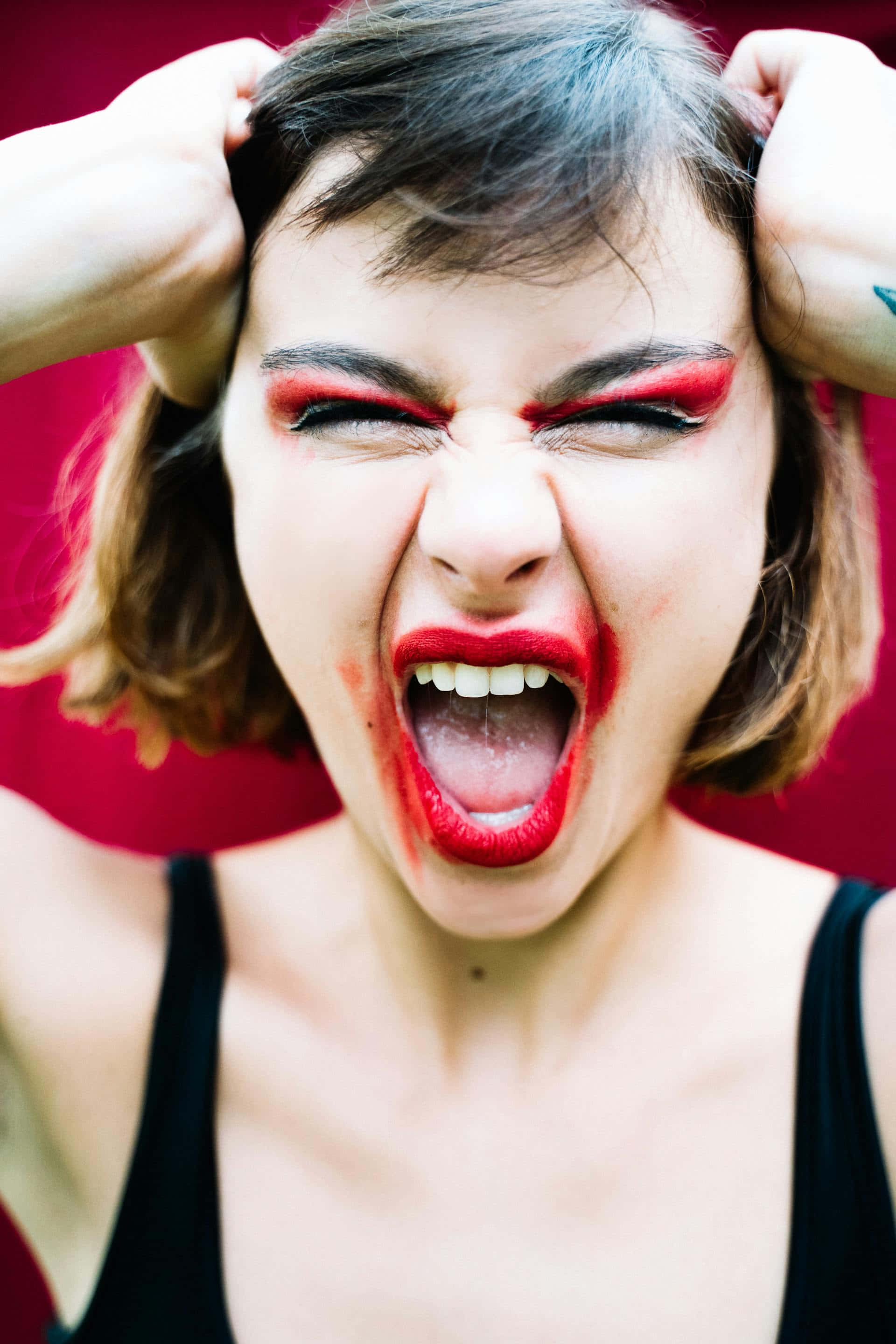 intense expression, red makeup, screams, 2K Phone Wallpaper