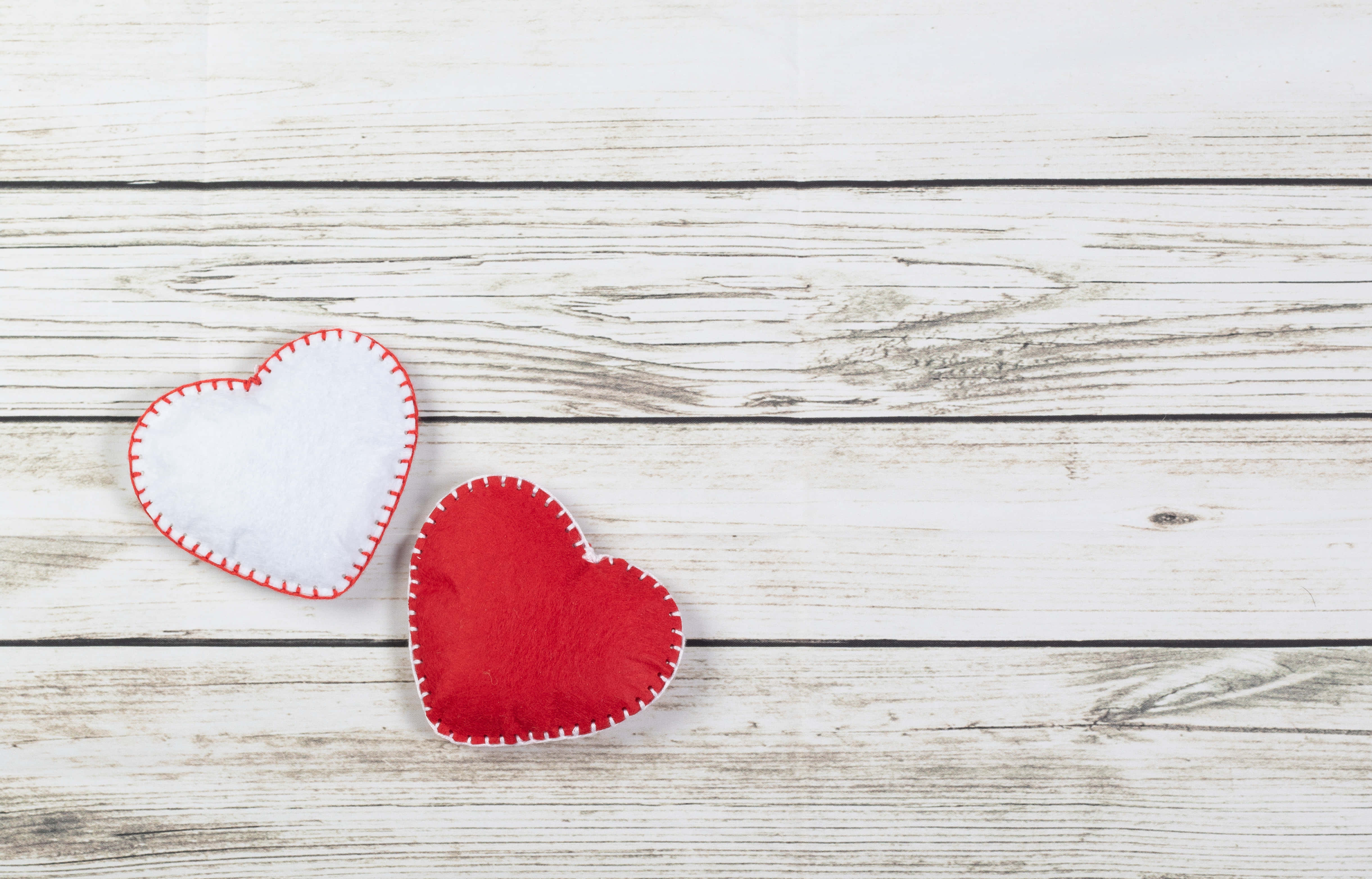 Red Heart, felt hearts, red stitching, 4K Desktop Wallpaper