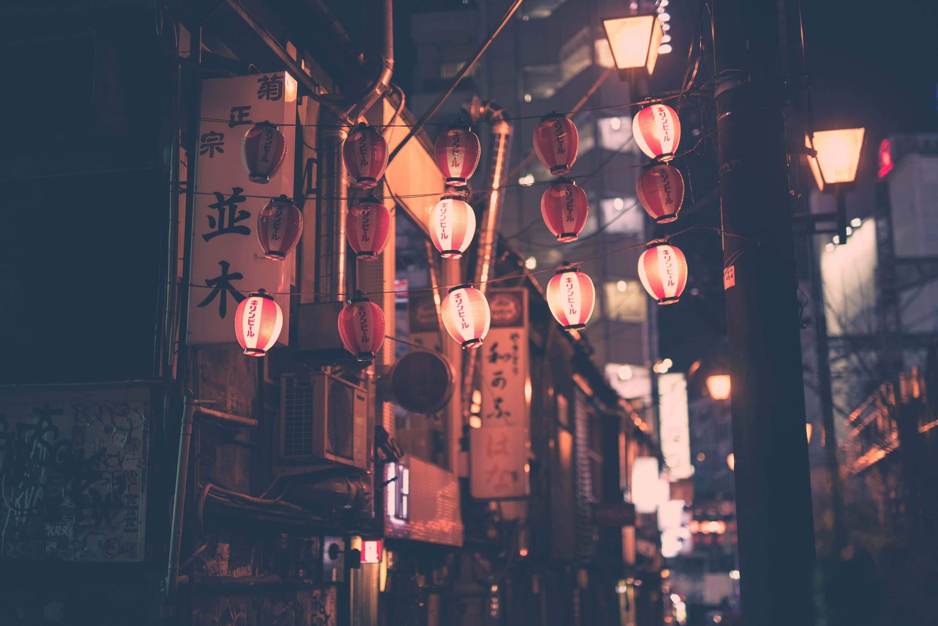 Red Japanese, Japanese alleyway, warm glowing red lanterns, 2K Desktop Wallpaper