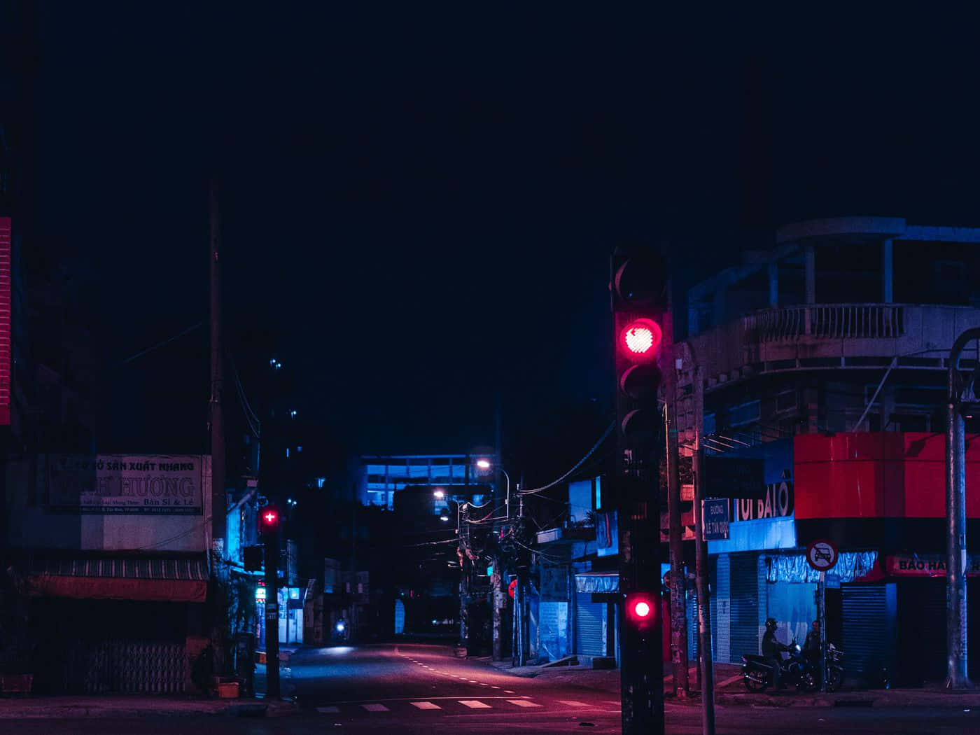 red traffic light, neon-drenched urban street, night, HD Desktop Wallpaper