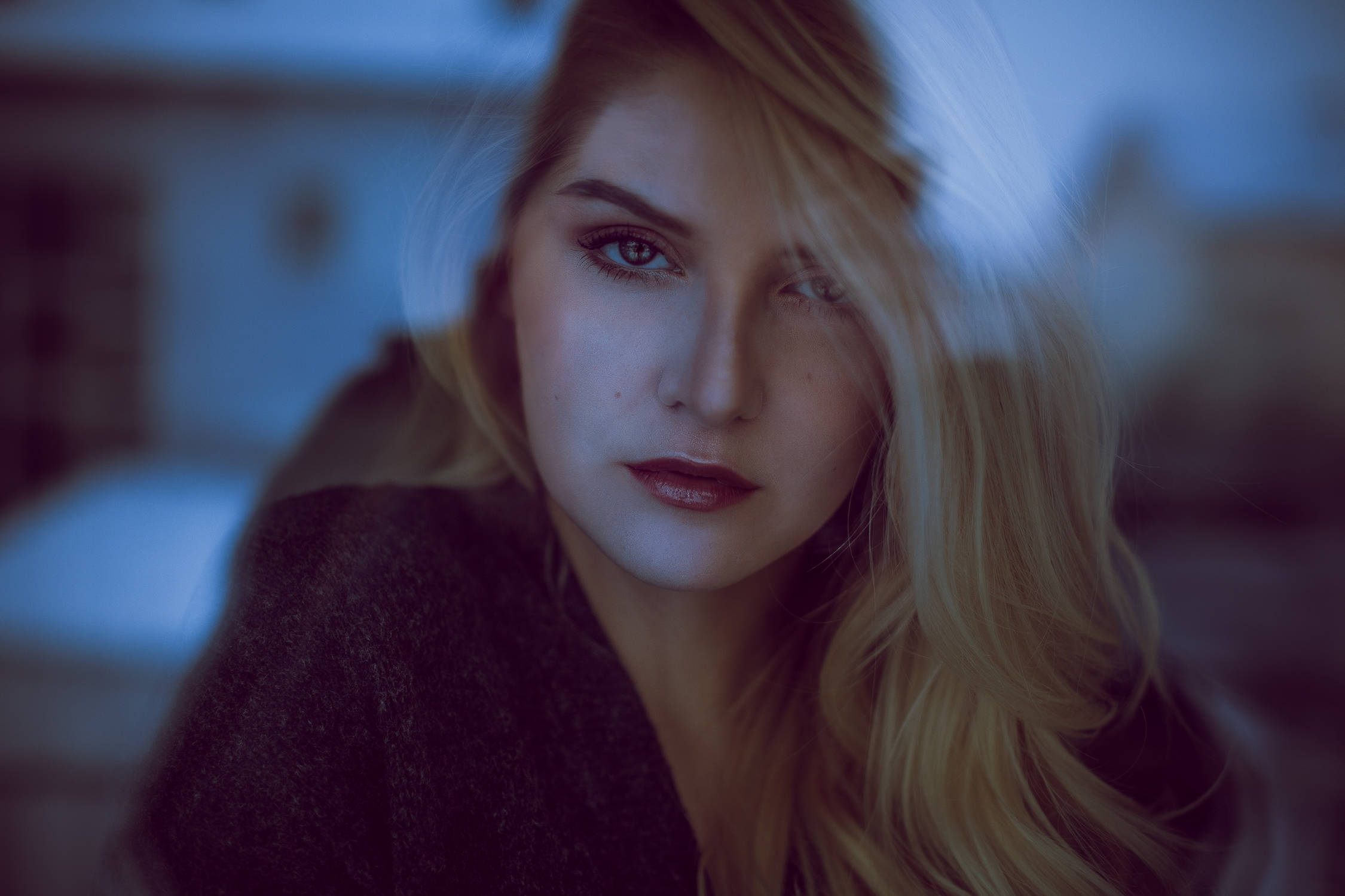 blonde female model, red lips, blurred glass pane, Full HD Desktop Wallpaper