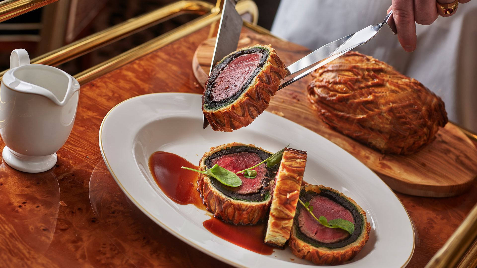 Beef Wellington, golden-brown, juicy pink meat, Full HD Desktop Wallpaper