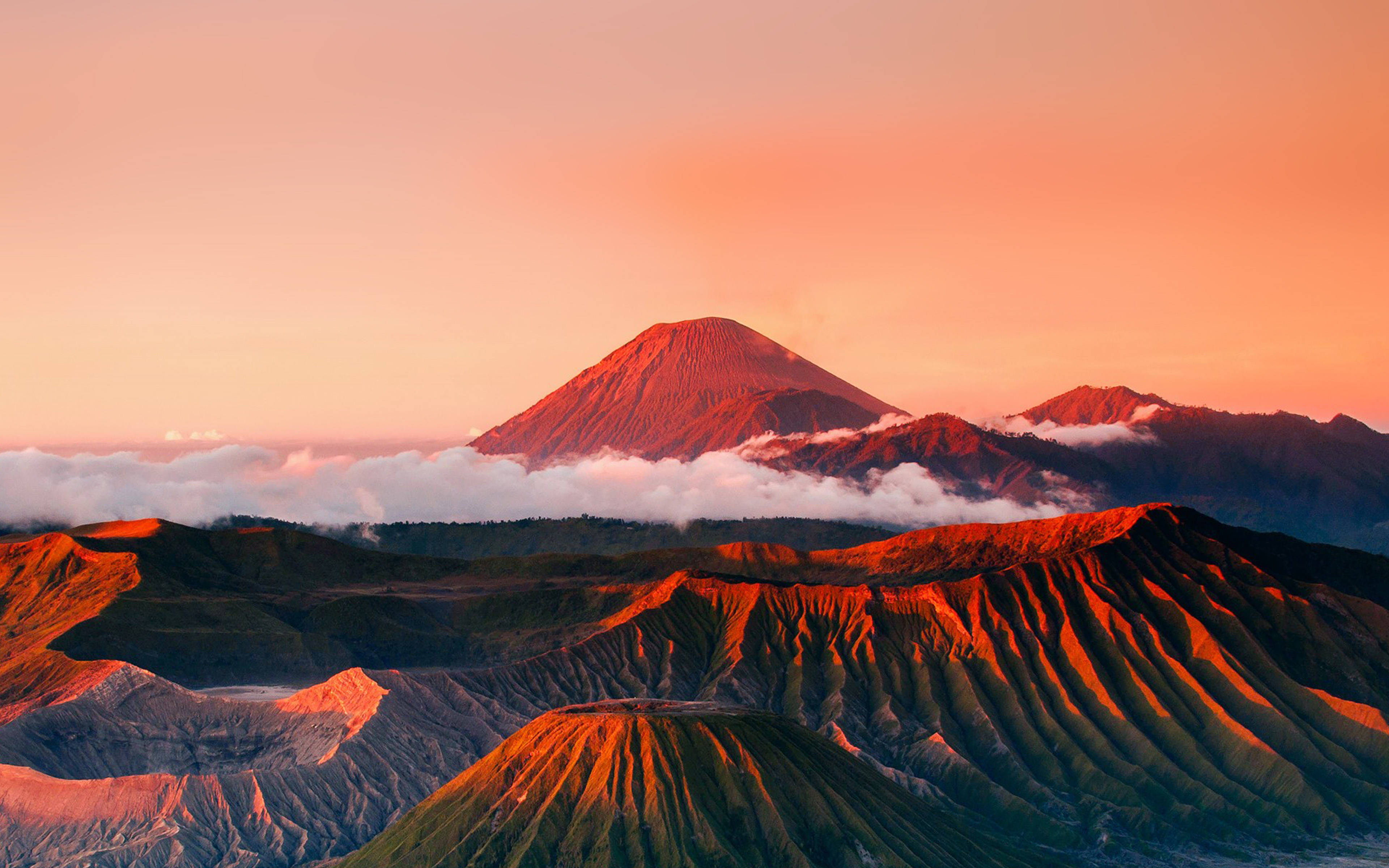 Red Mountain, sunrise, clouds, 4K Desktop Wallpaper