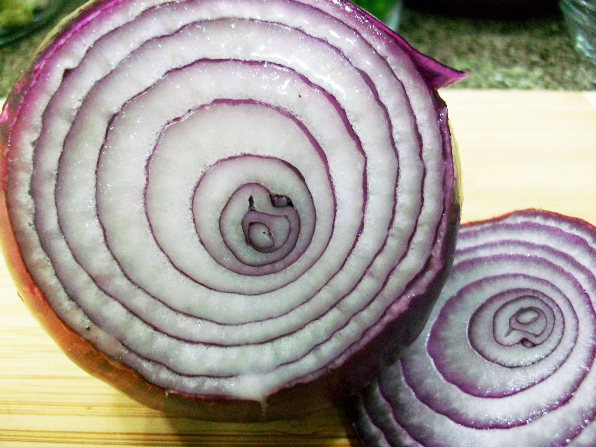 red onion, concentric purple and white rings, wooden cutting board, Full HD Desktop Wallpaper