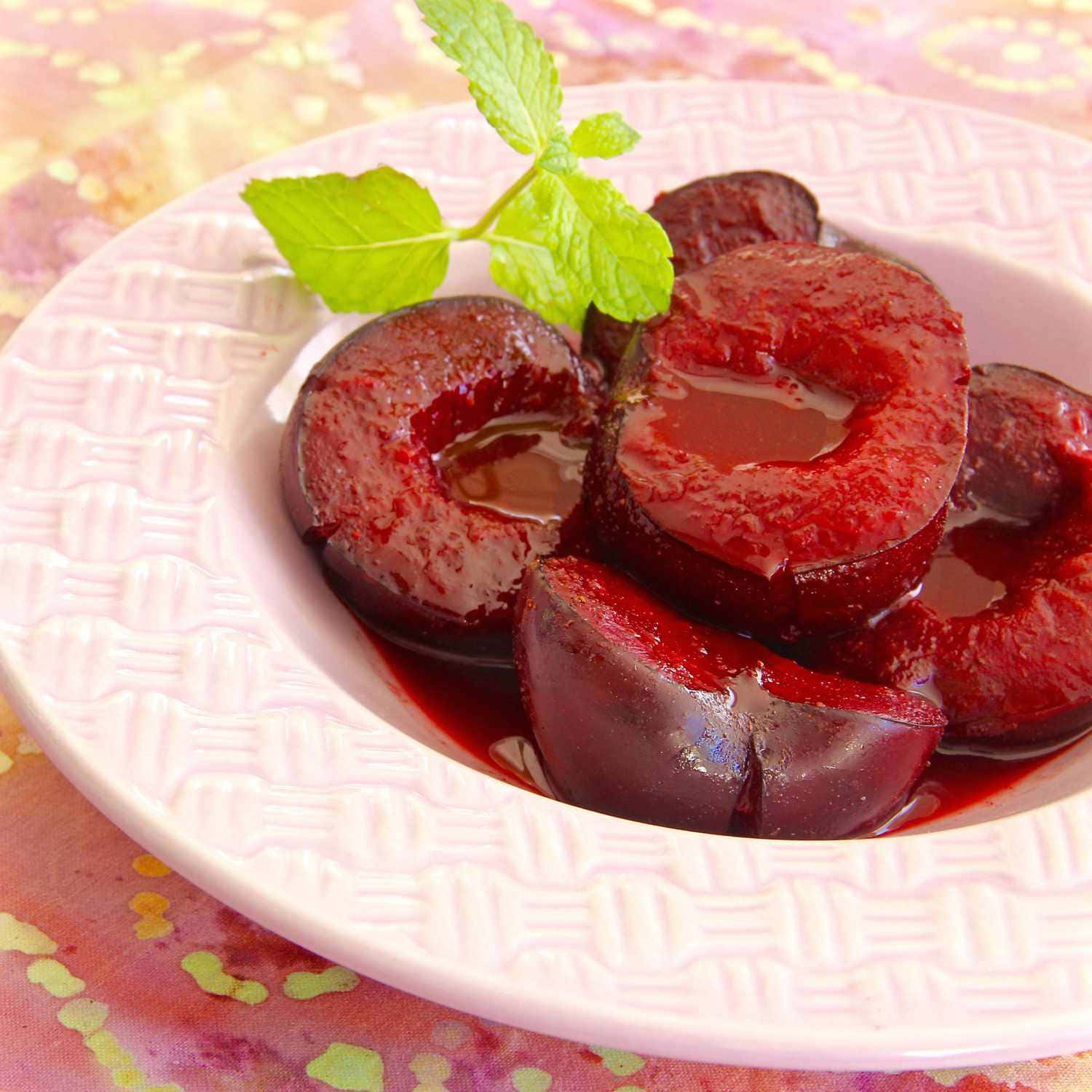 Red Plum, glossy sliced plums in syrup, mint, HD Desktop Wallpaper
