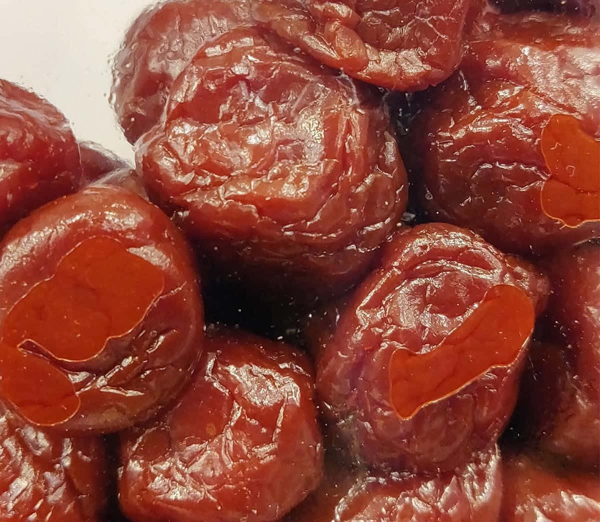 Red Plum, glossy wrinkled plums, translucent amber glaze, SD Desktop Wallpaper