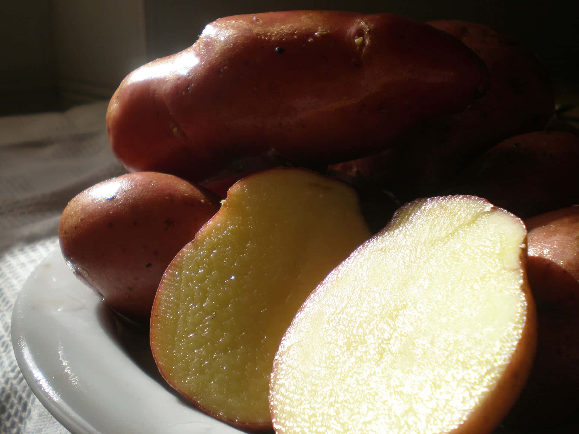 Red Potatoes, 1920 x 1440, sunlit, Full HD Desktop Wallpaper