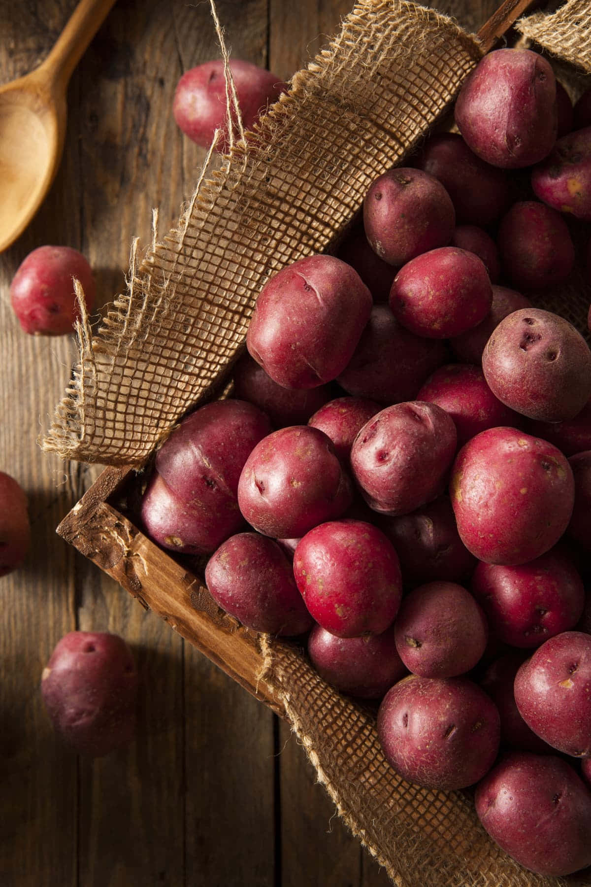 red potatoes, rustic wooden basket, weathered wooden table, HD Phone Wallpaper