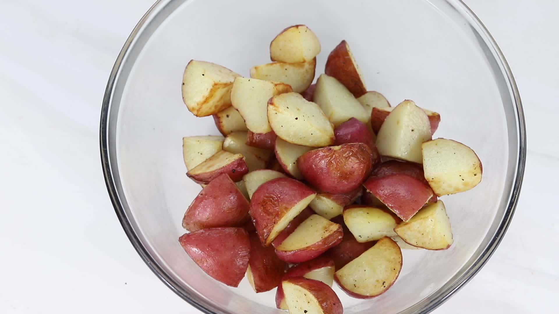 red potatoes, clear glass bowl, golden-brown edges, Full HD Desktop Wallpaper