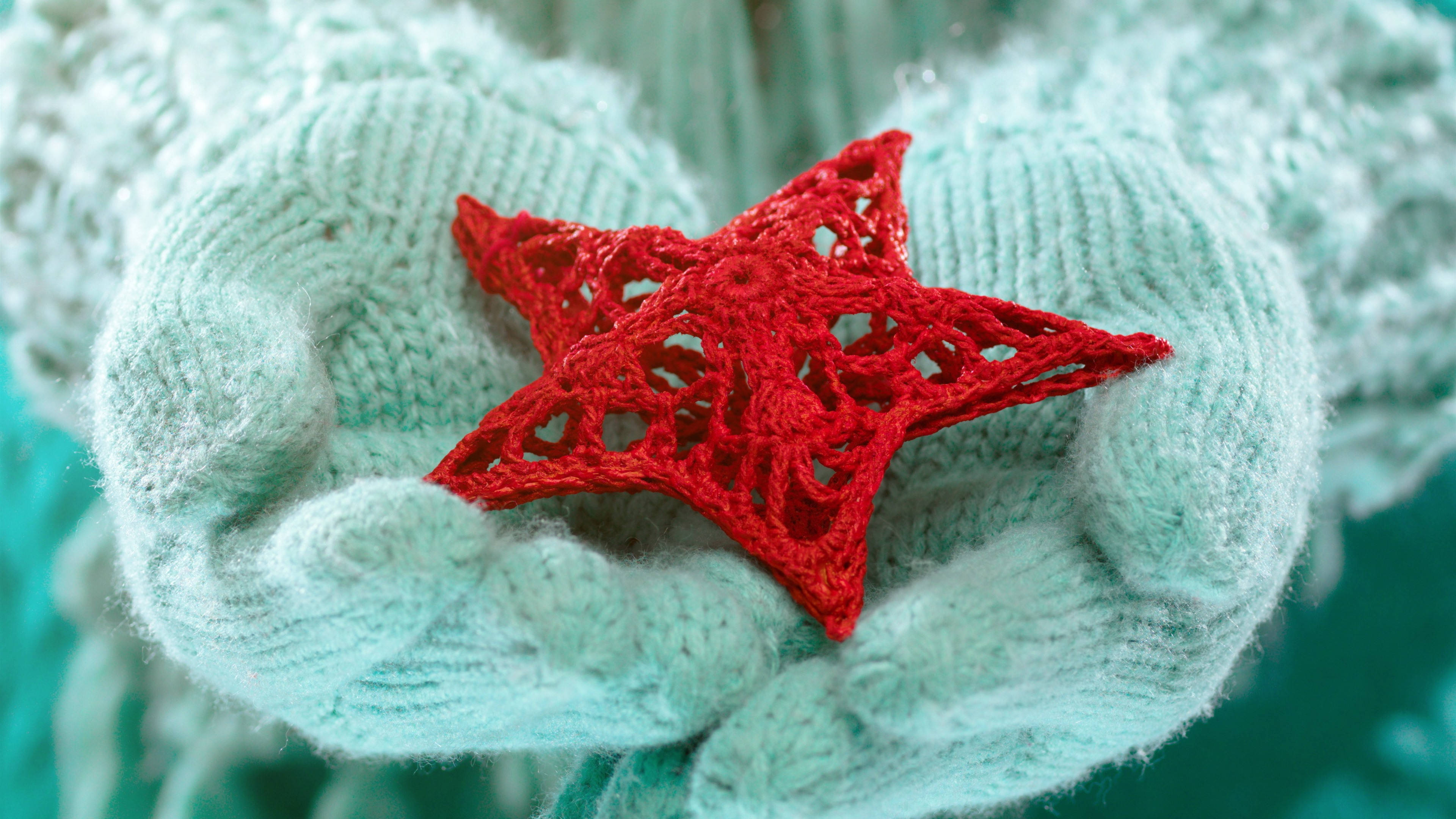red star crochet, soft mint green, vibrant red, 4K Desktop Wallpaper