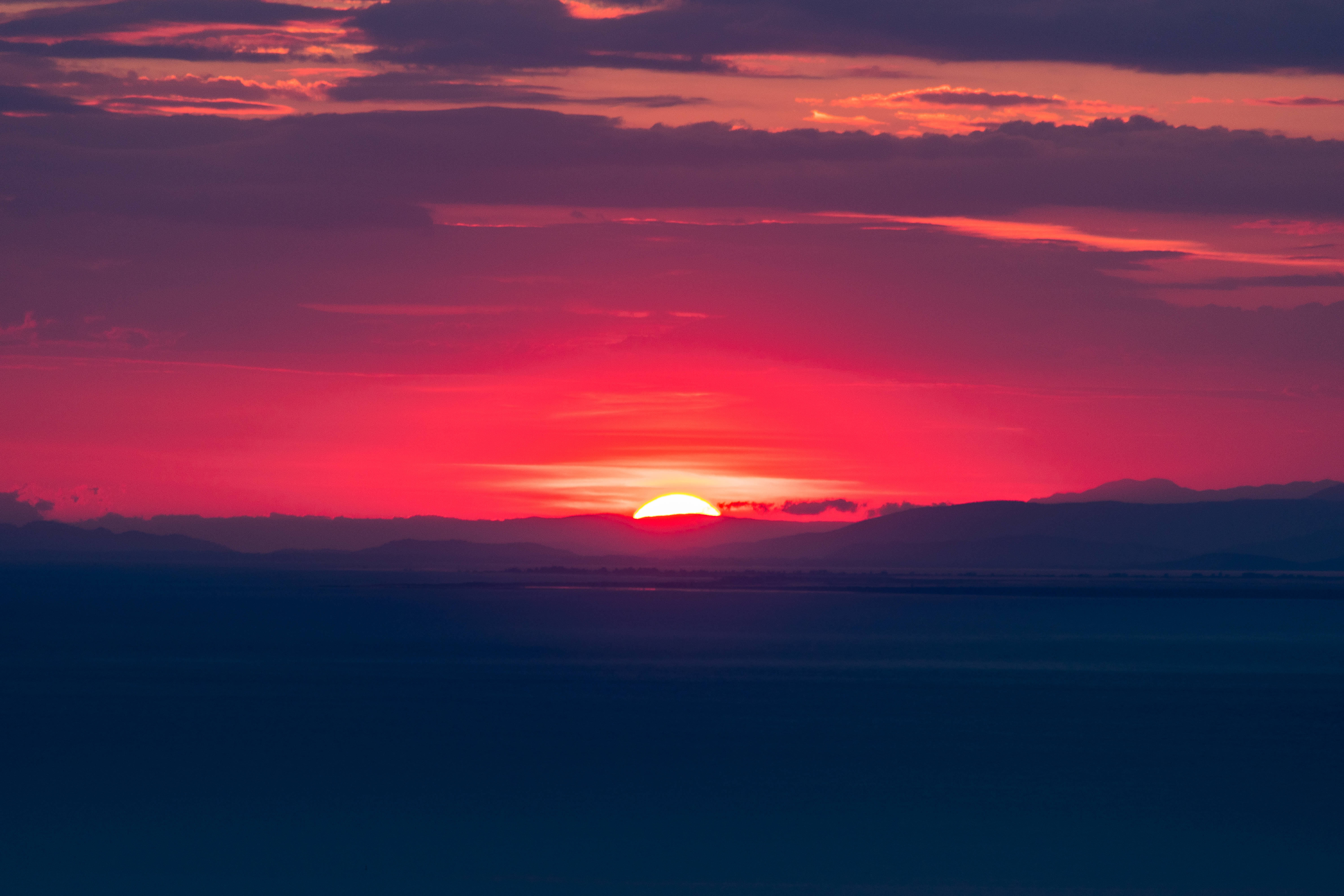 red sunset, golden hour, distant mountains, 5K Desktop Wallpaper