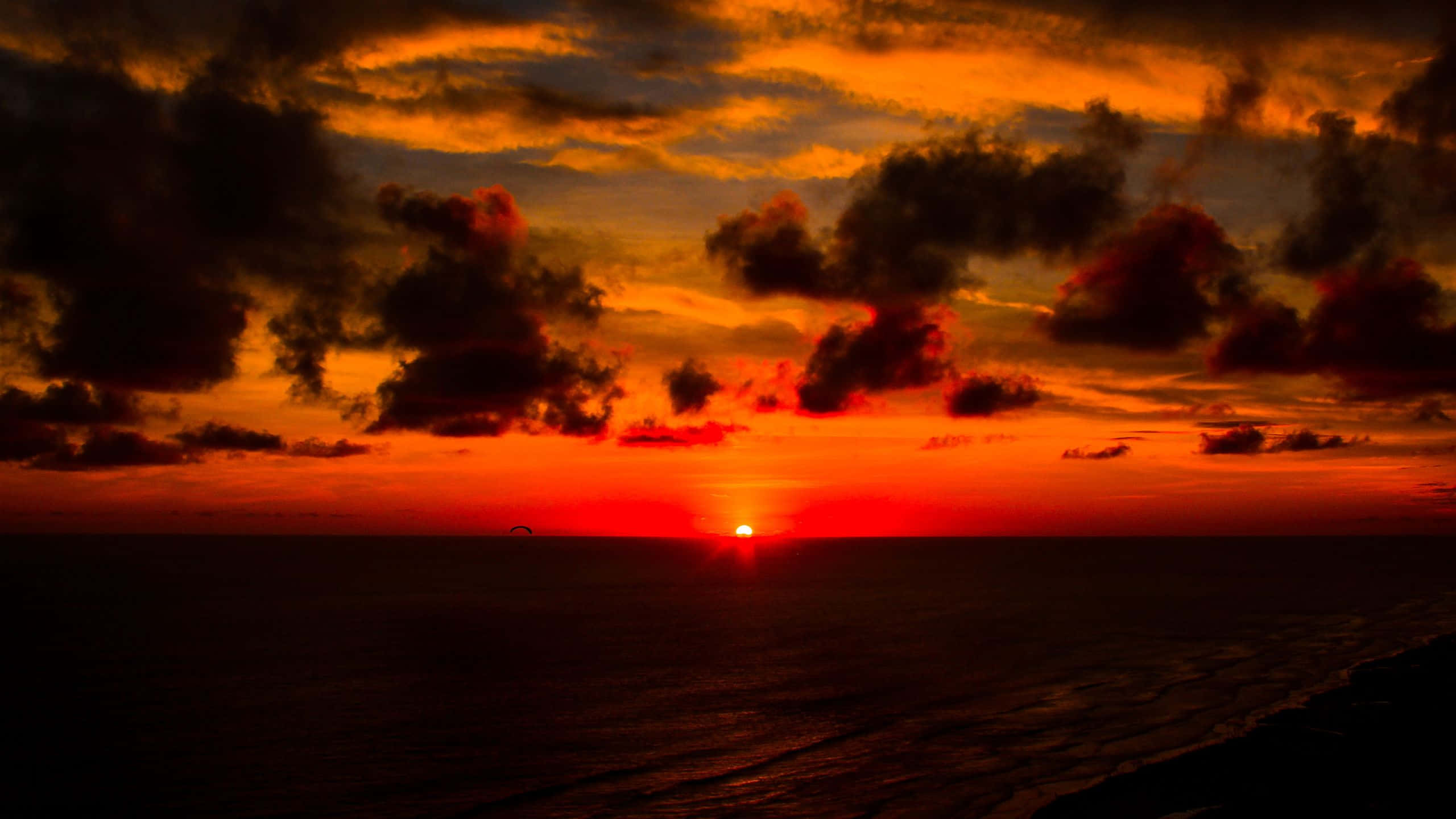 Red Sunset, ocean horizon, molten orange, 2K Desktop Wallpaper