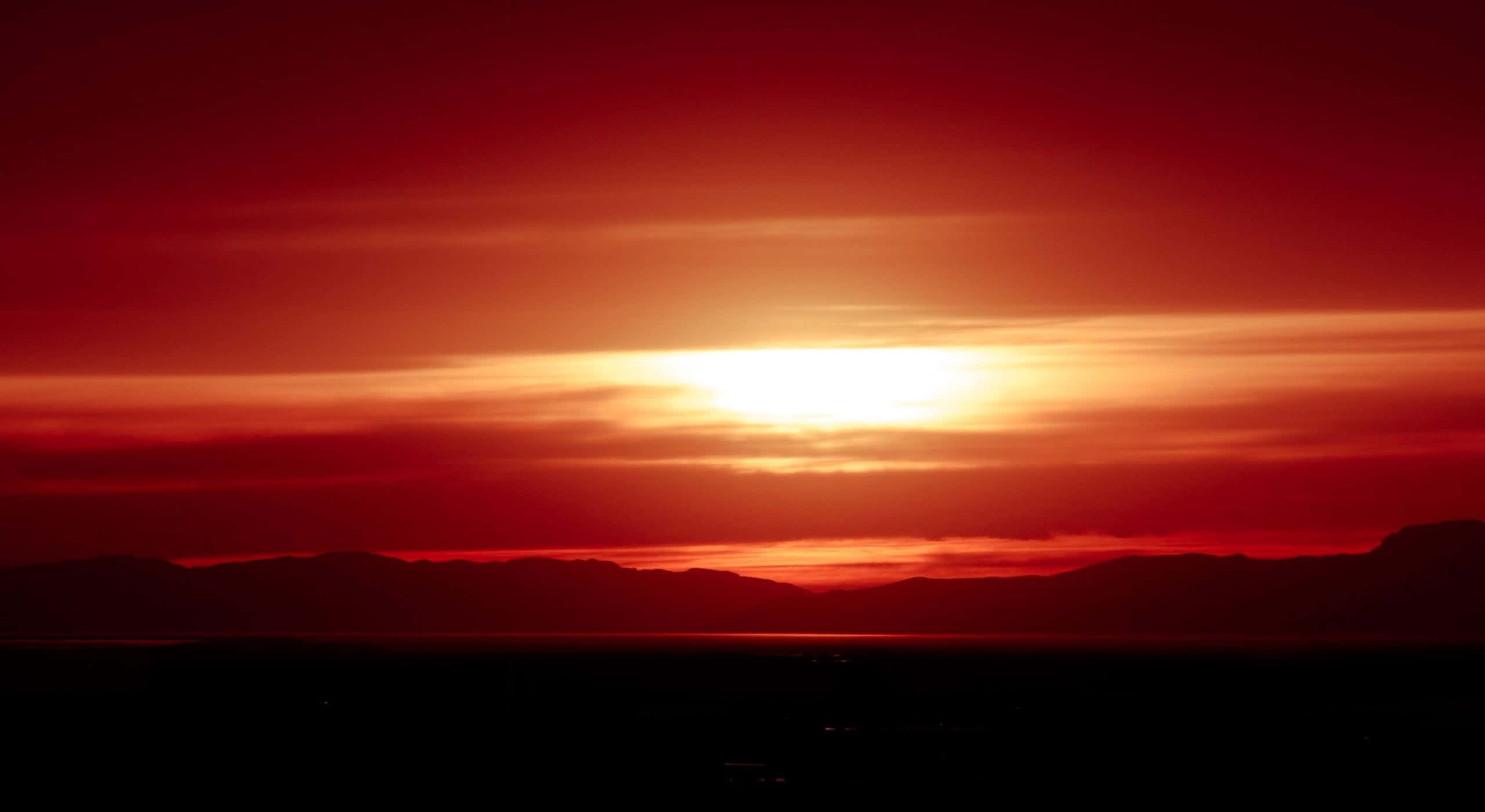 Red Sunset, deep reds, oranges, 2K Desktop Wallpaper