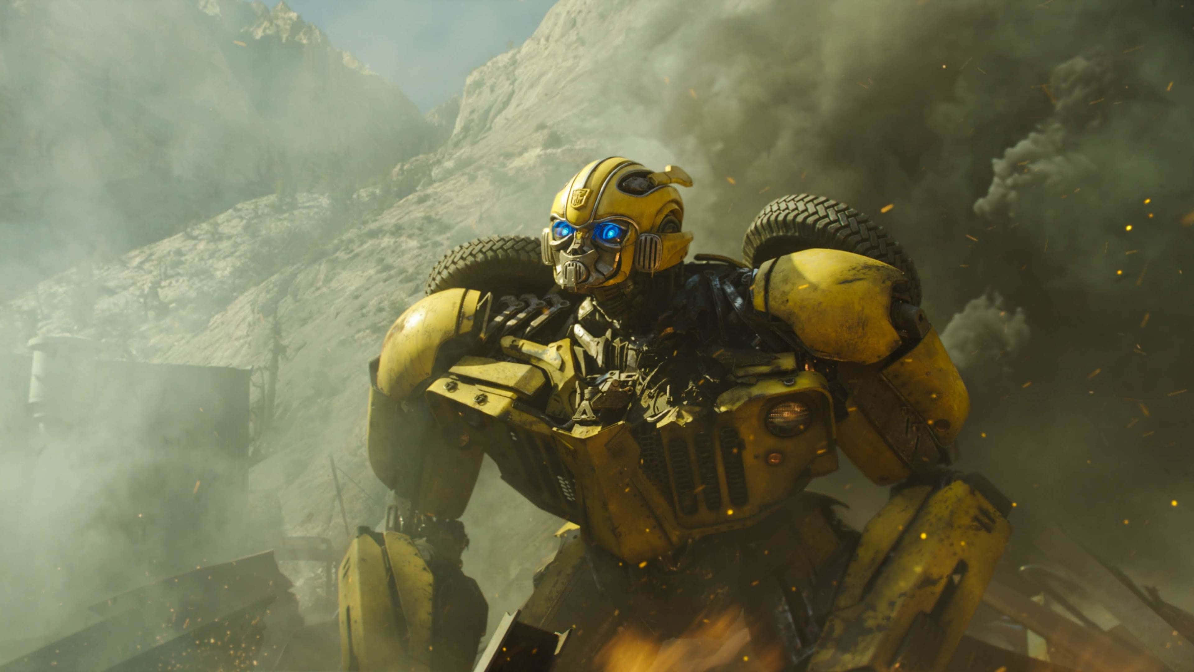Bumblebee, yellow robot, glowing blue eyes, 4K Desktop Wallpaper