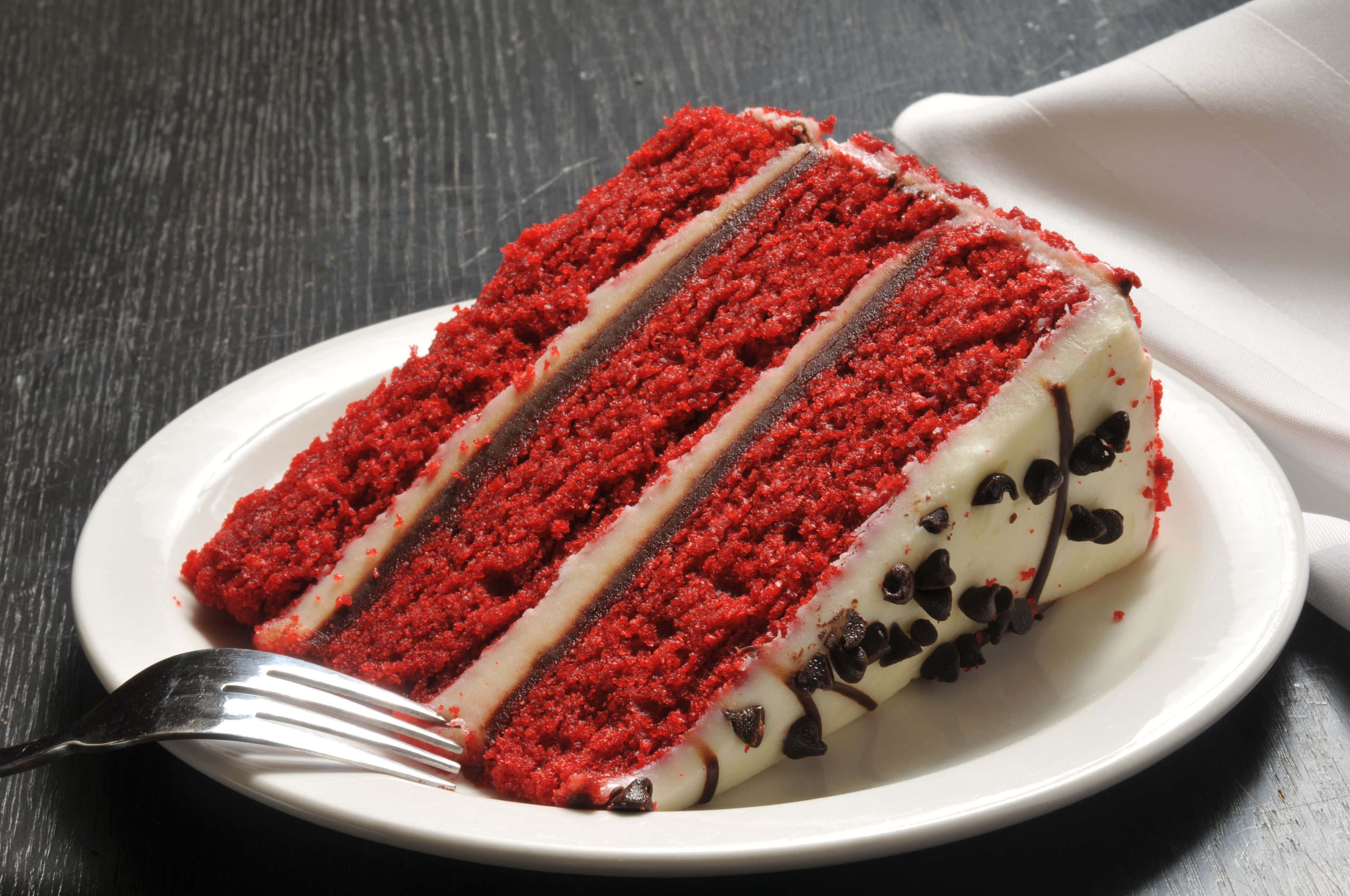 Red Velvet Cake, cream cheese frosting, chocolate drizzle, 4K Desktop Wallpaper