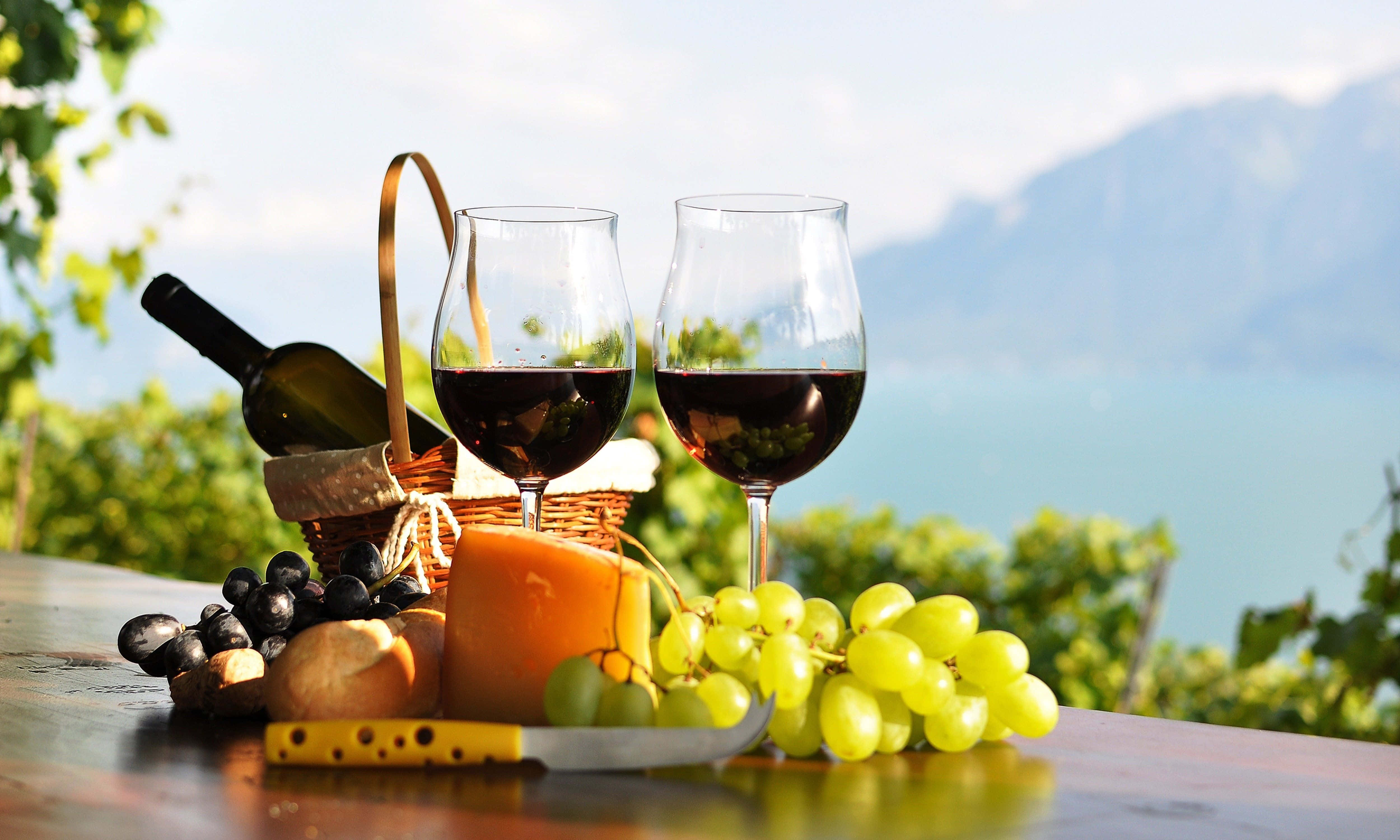 red wine glass, wooden table, vineyard, 4K Desktop Wallpaper