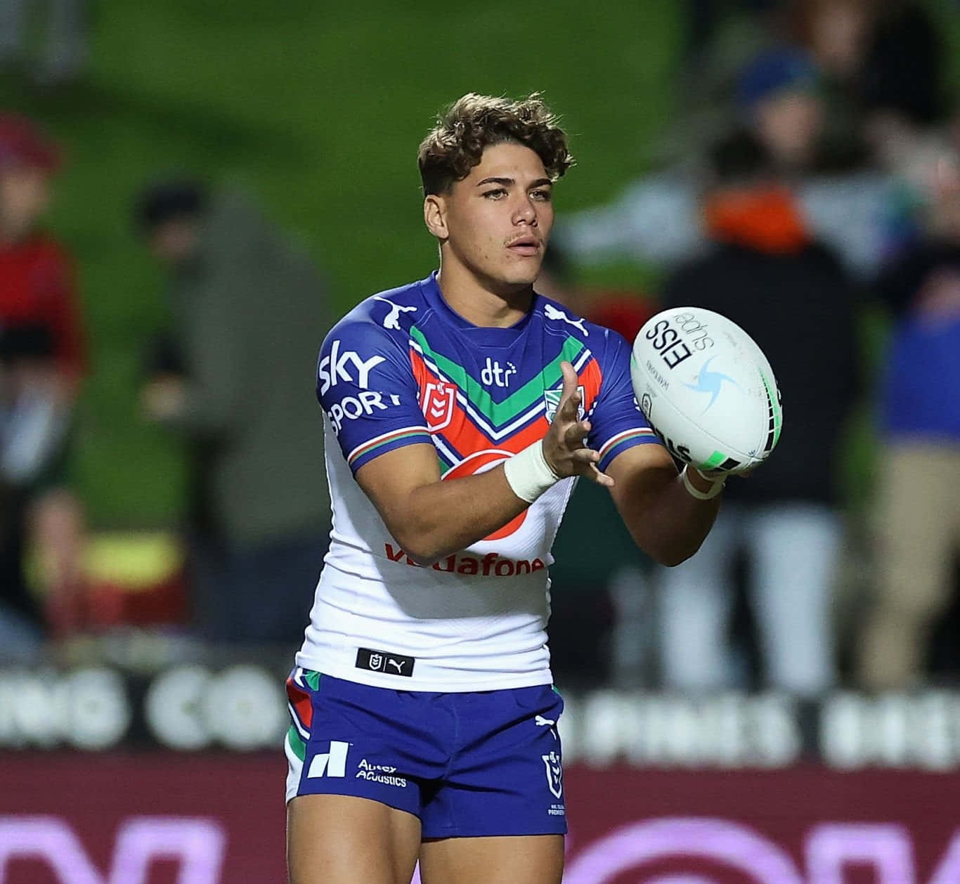 Reece Walsh, blue and white jersey, stadium lights, HD Desktop Wallpaper