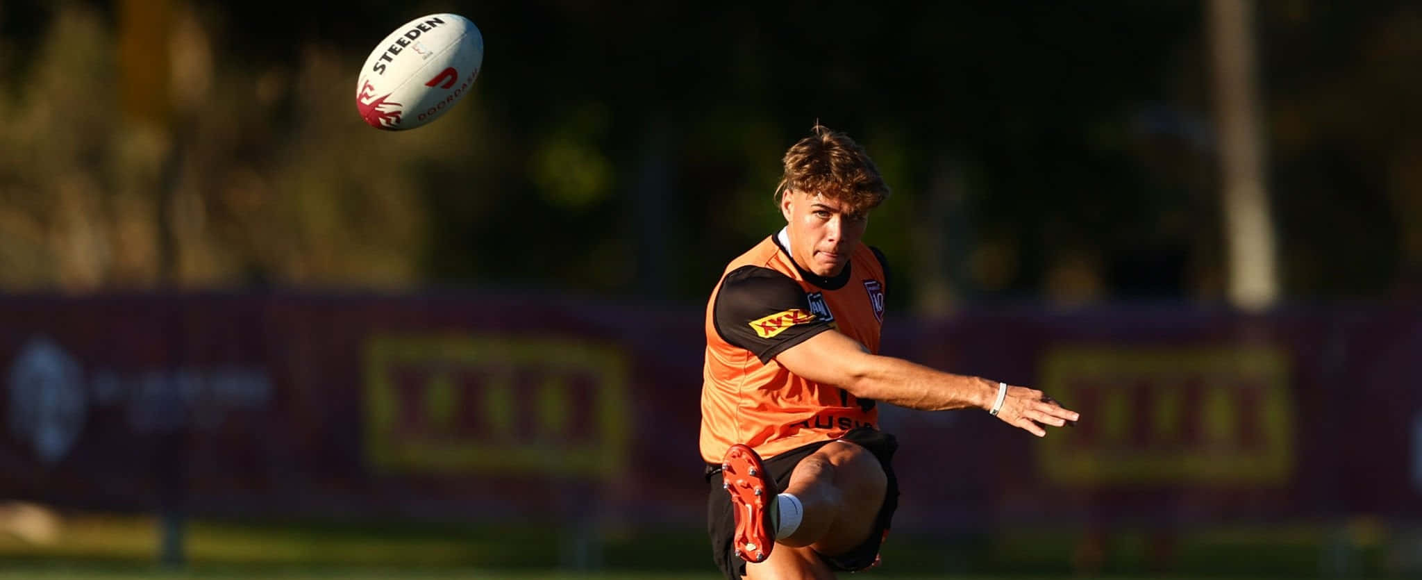 Reece Walsh, orange jersey, white Steeden ball, Full HD Desktop Wallpaper
