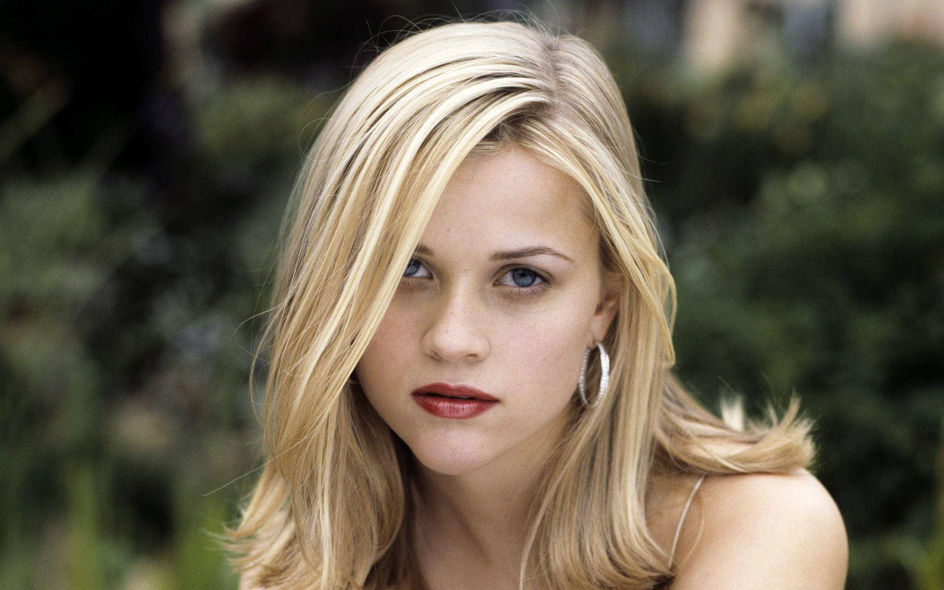 Reese Witherspoon, sleek pink ensemble, blonde woman, Full HD Desktop Wallpaper