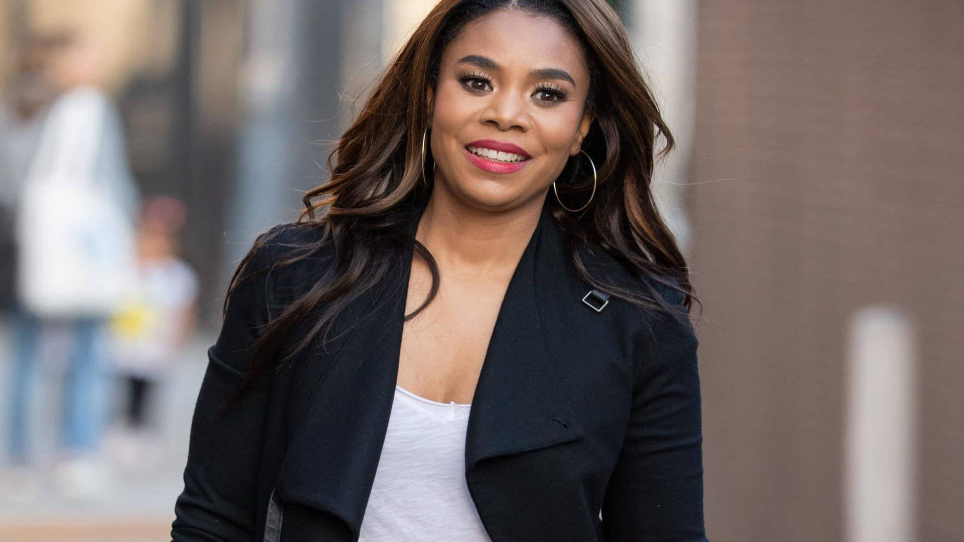 Regina Hall, black blazer, white top, Full HD Desktop Wallpaper