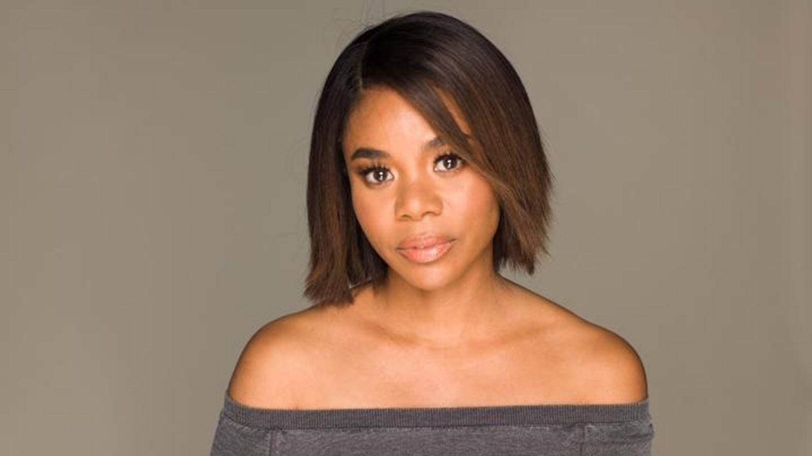 Regina Hall, gray off-the-shoulder top, neutral gray background, HD Desktop Wallpaper