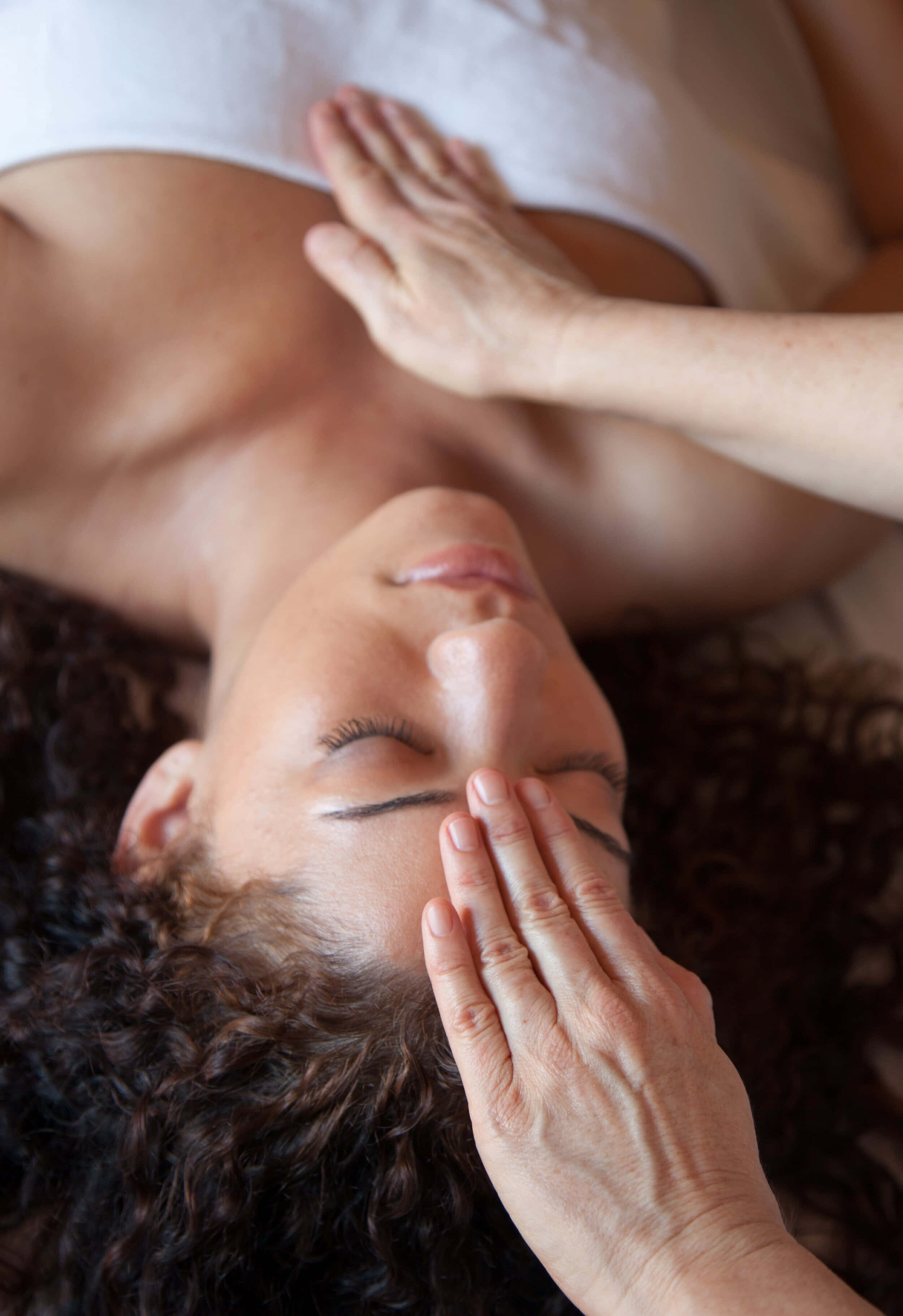 Reiki 2500 x 3645, Tranquil Reiki Healing Energy, serene woman, 2K Phone Wallpaper