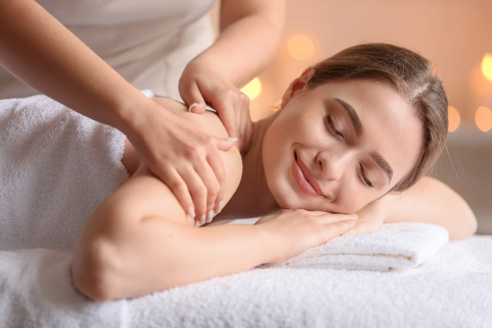 serene woman, therapist, shoulder massage, SD Desktop Wallpaper