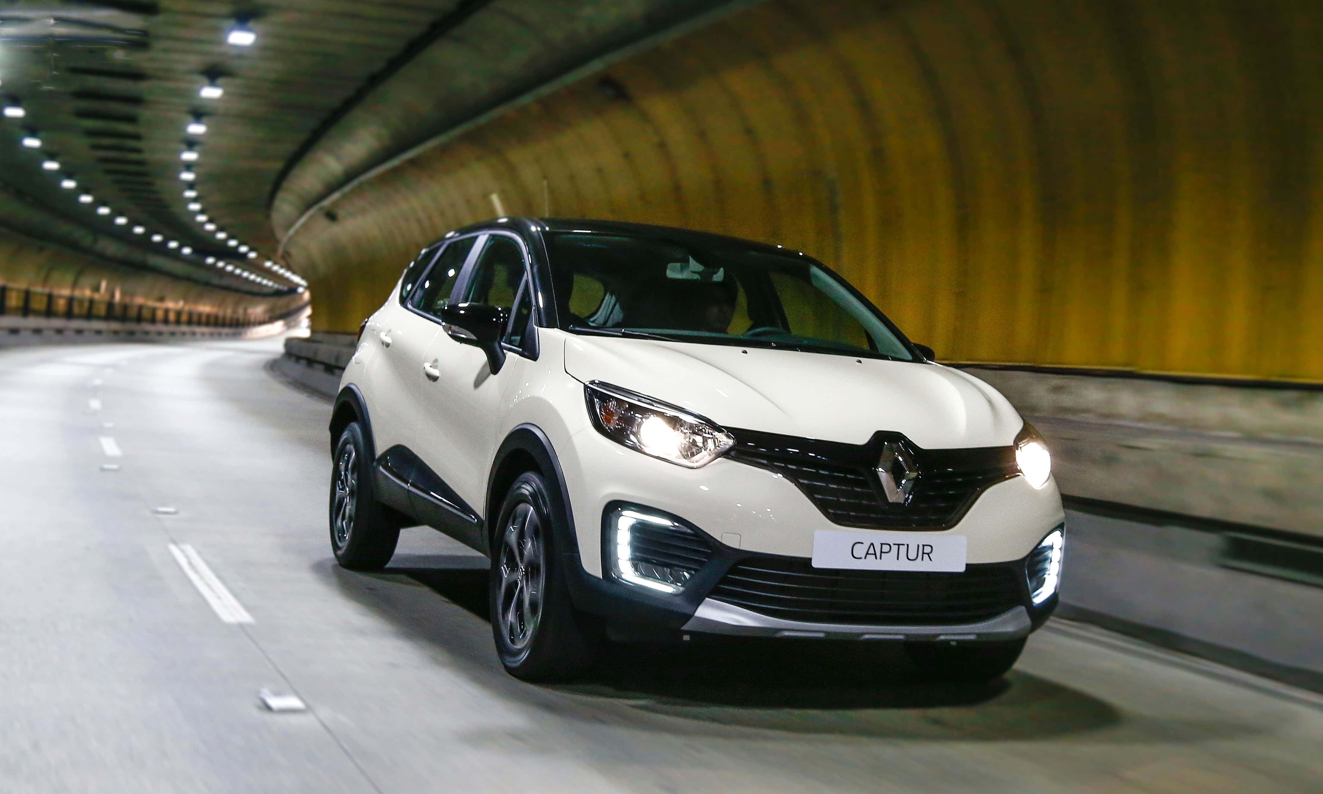 Renault Captur, white, curved tunnel, 4K Desktop Wallpaper