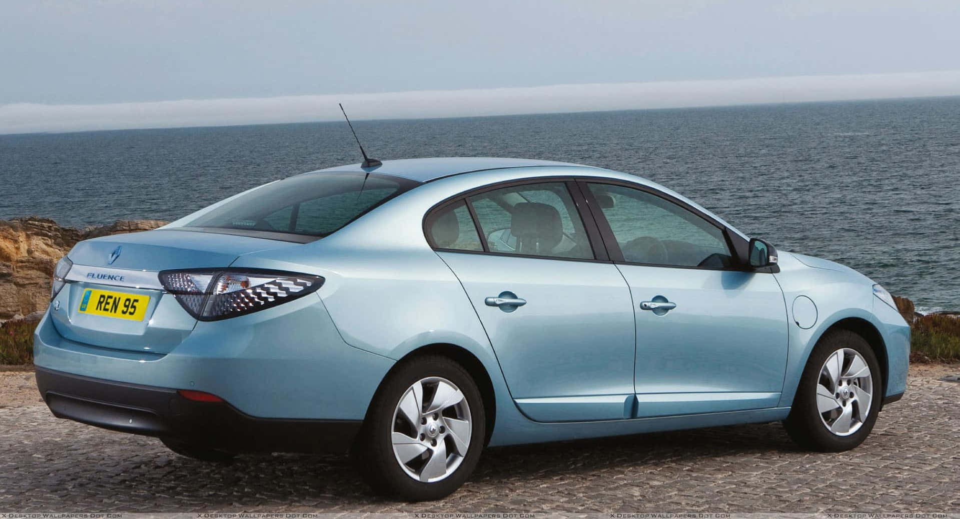 Renault Fluence, light blue, cobblestone cliff, HD Desktop Wallpaper