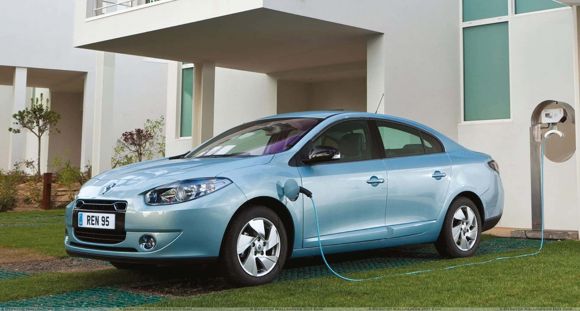 Renault Fluence, light blue, charging station, Full HD Desktop Wallpaper
