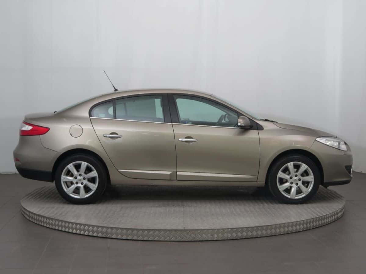 Renault Fluence, beige, sedan, SD Desktop Wallpaper