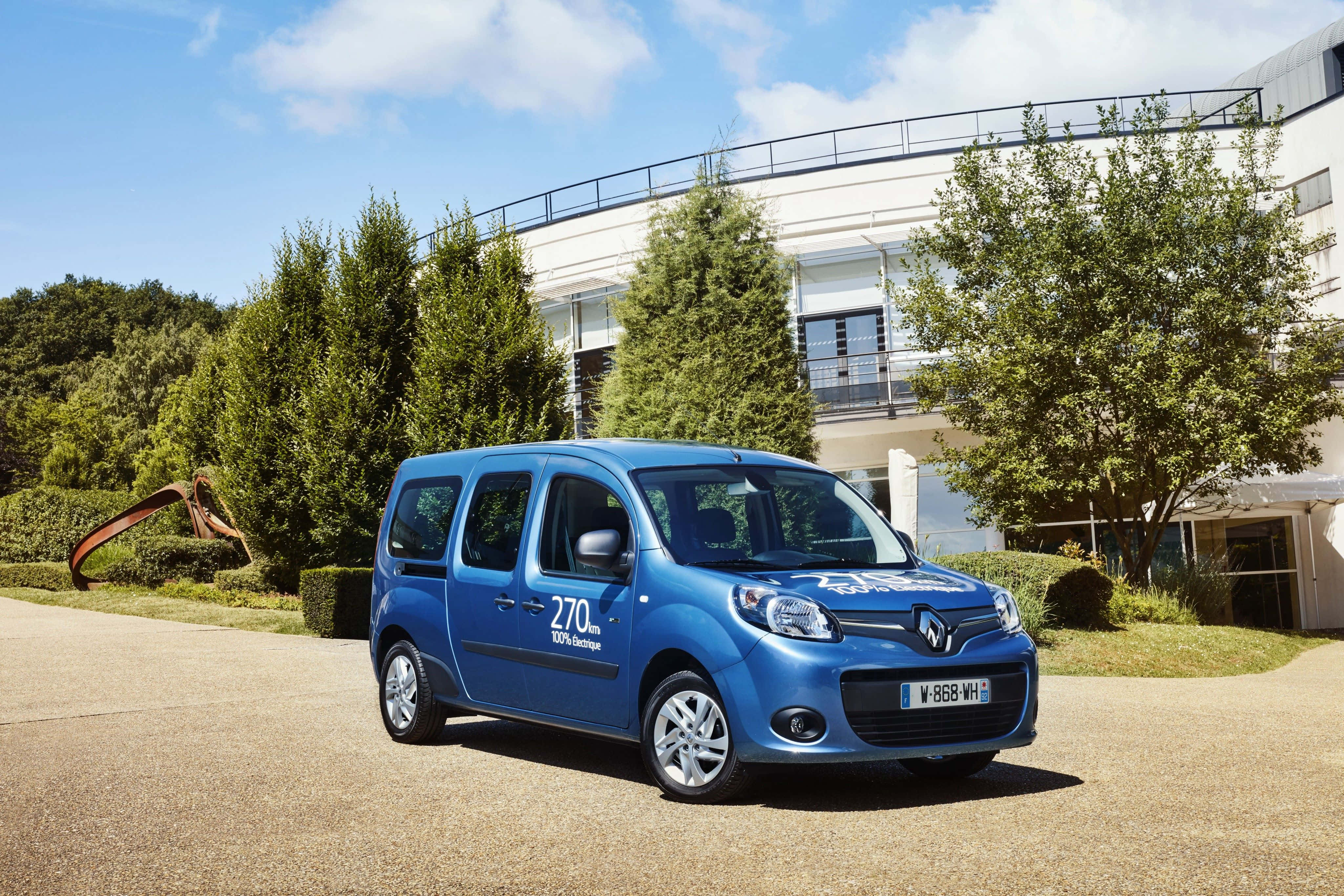 Renault Kangoo, vibrant blue, sunlit driveway, 4K Desktop Wallpaper