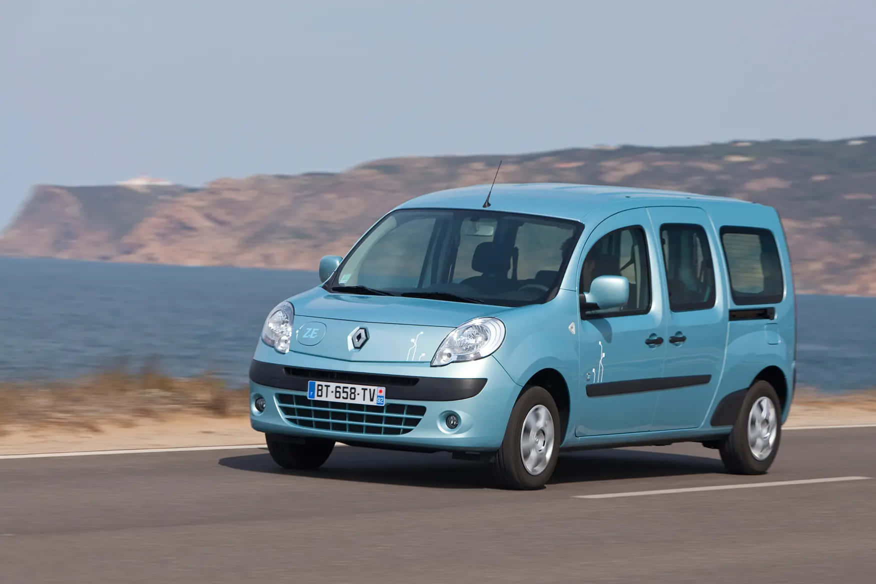 Renault Kangoo, light blue, coastal road, HD Desktop Wallpaper