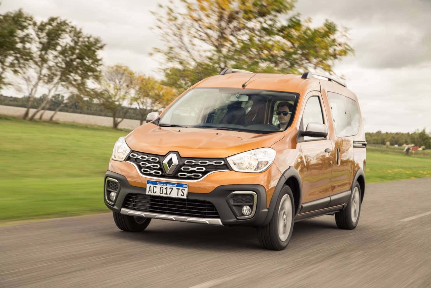 Renault Kangoo, orange, rural road, HD Desktop Wallpaper