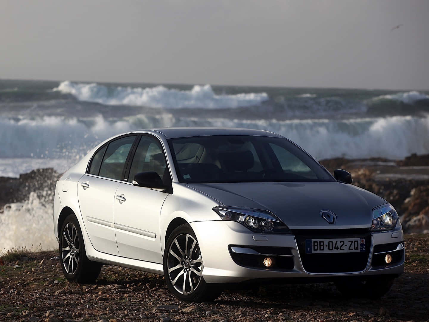 Renault Laguna, silver, rocky cliff, HD Desktop Wallpaper