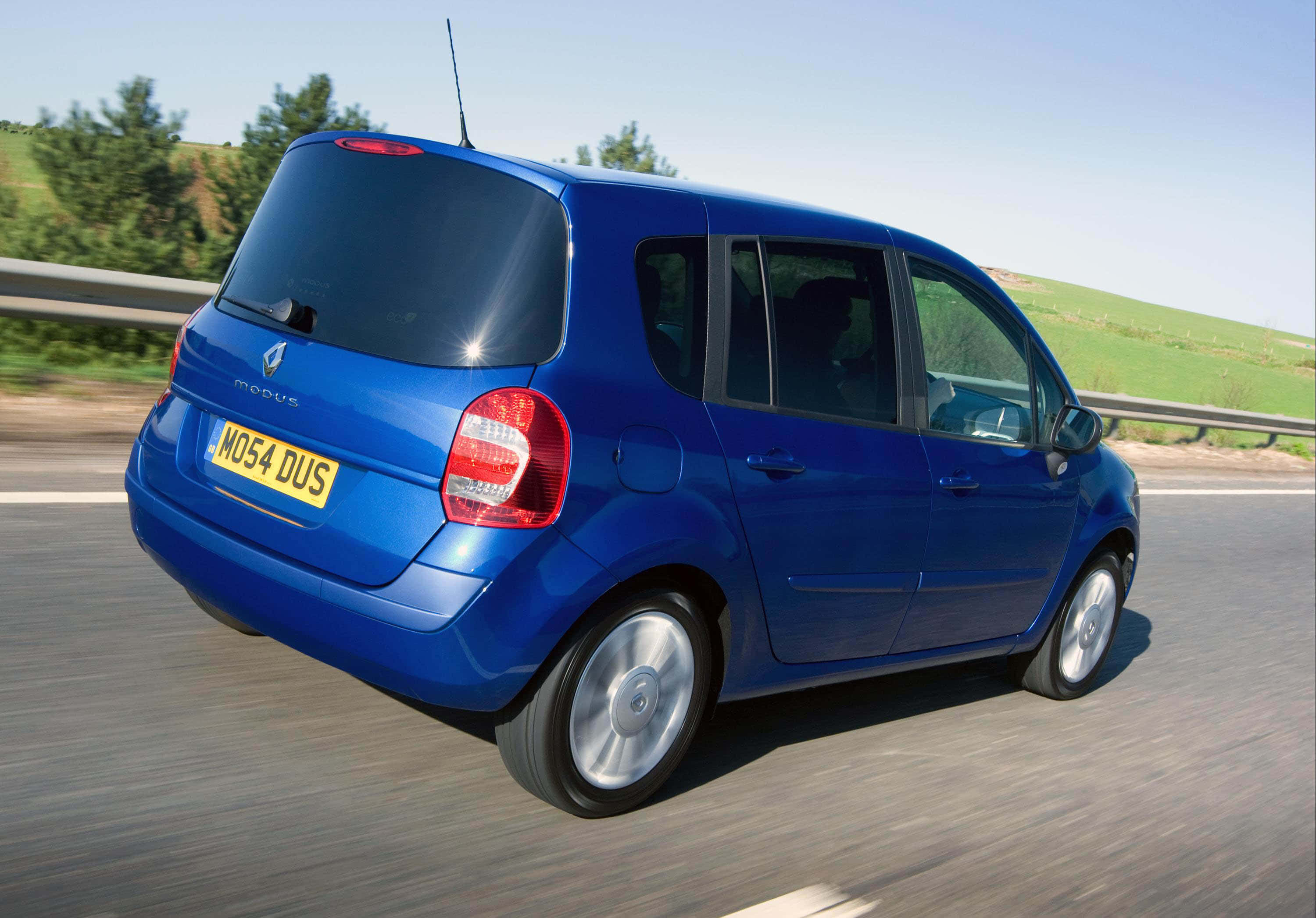 Renault Modus, vibrant blue, sunlit highway, 2K Desktop Wallpaper