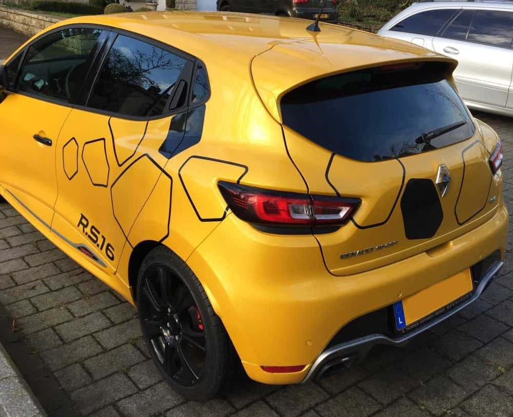 Renault R.S.16, vibrant yellow, bold black geometric decals, SD Desktop Wallpaper