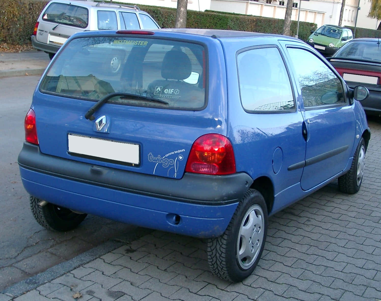 blue Renault Twingo, paved lot, other cars, HD Desktop Wallpaper